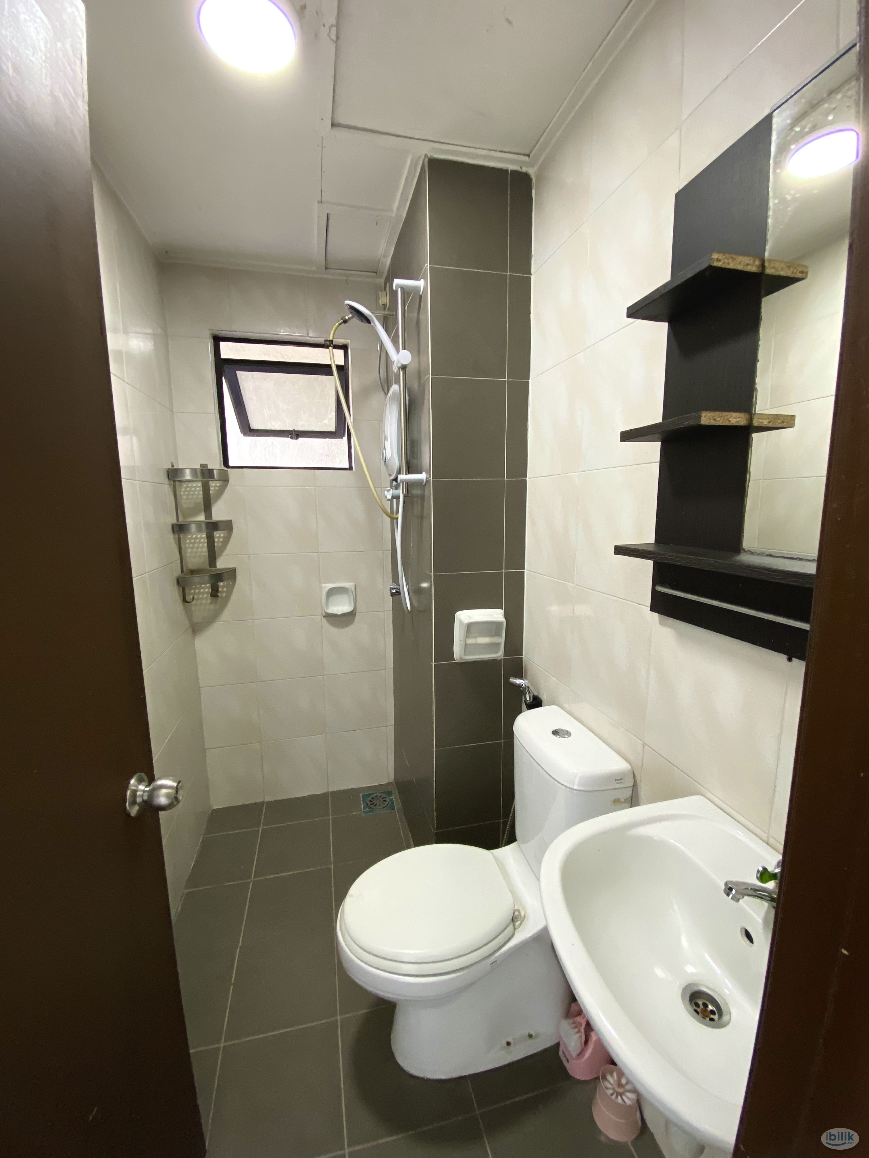 Male Master Room Next to MRT Damansara Damai - Image 5
