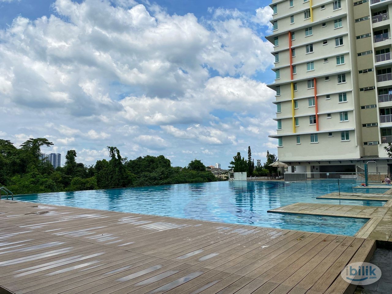 Medium Room Next to MRT Damansara Damai Rental Included Utilities - Image 1
