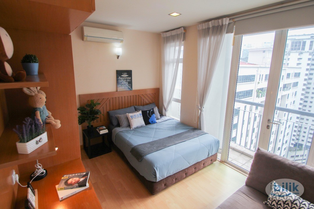 Middle Room at Seri Bukit Ceylon, Bukit Ceylon.. - Image 1
