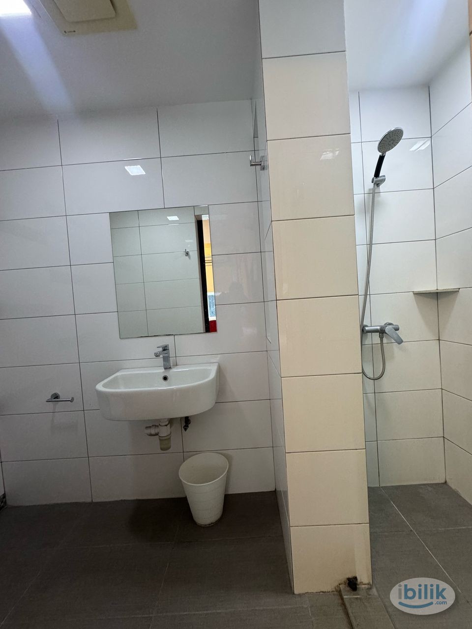 📍Zero Deposit Superior Master Bedroom💰🚙 11Mins Drive To TRX🚶‍♀️🚶8 Mins Walk To MRT Maluri , Private Bathroom , My Town , - Image 3
