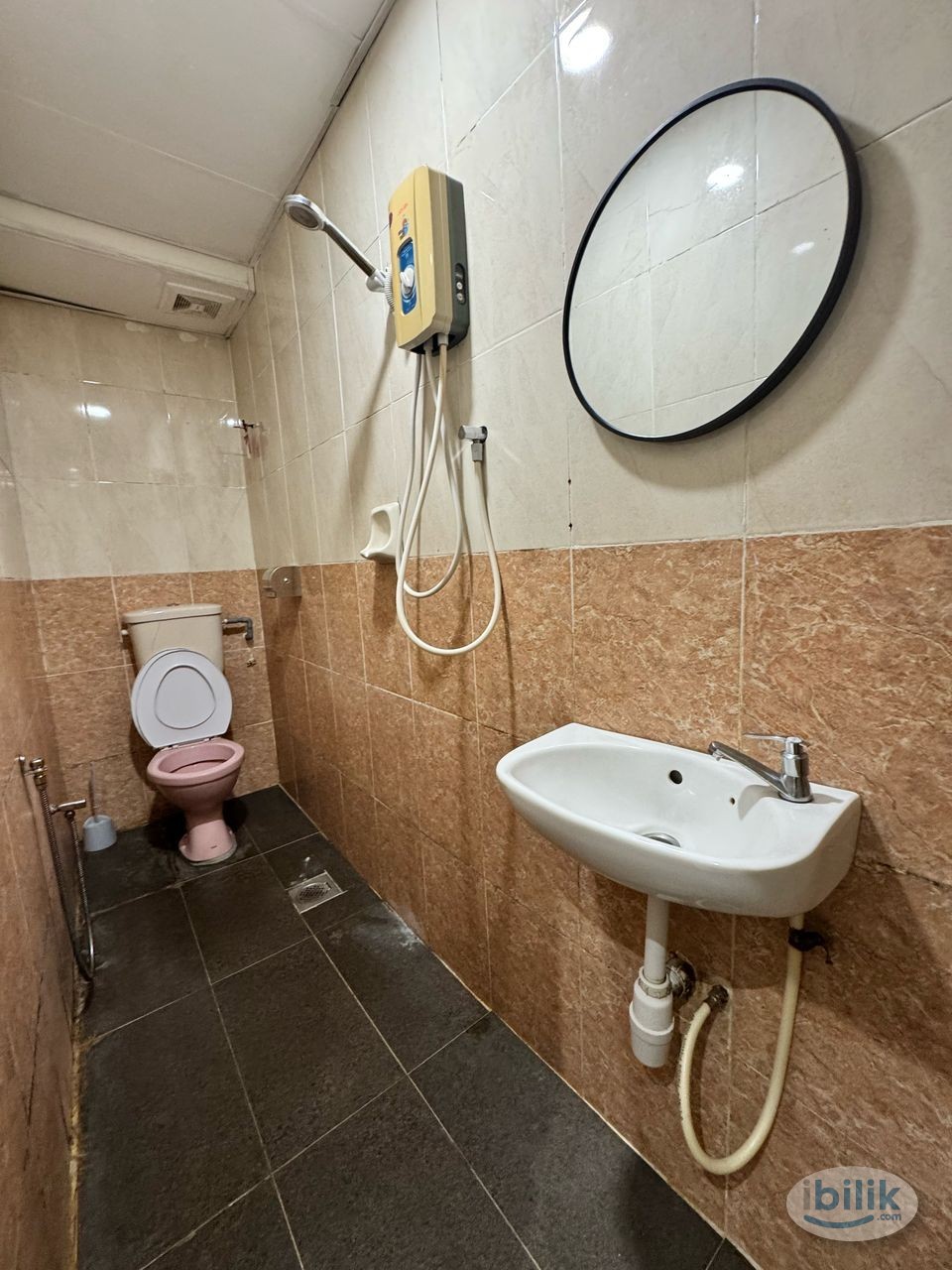 Middle Room at Sunway Damansara, Petaling Jaya - Image 2