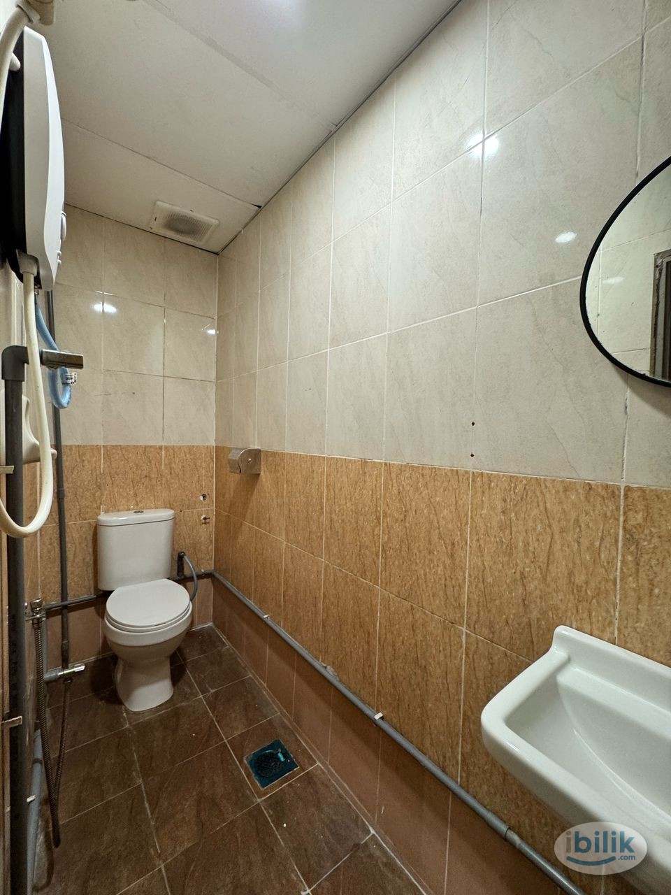 Middle Room at Bandar Sunway, Petaling Jaya - Image 2