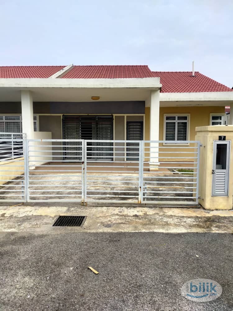 Room at Bandar Baru Salak Tinggi, Sepang - Image 1