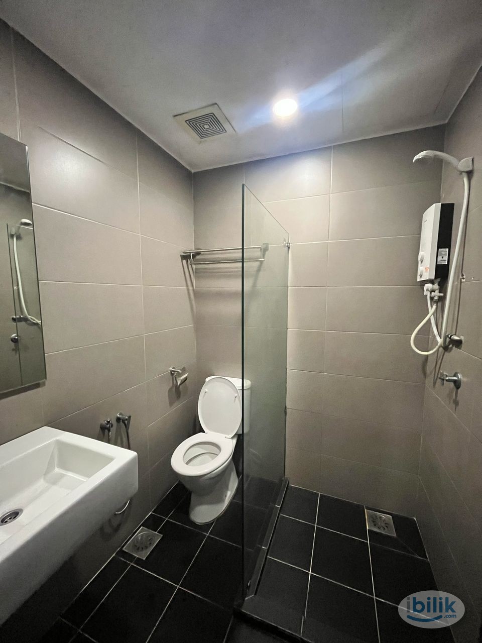 🤩FIRST MONTH RENTAL RM1 ONLY🤩JALAN MAHARAJALELA KUALA LUMPUR CO-LIVING MASTER ROOM FOR RENT🎏🎏1 MIN WALKING TO MAHARAJALE - Image 2