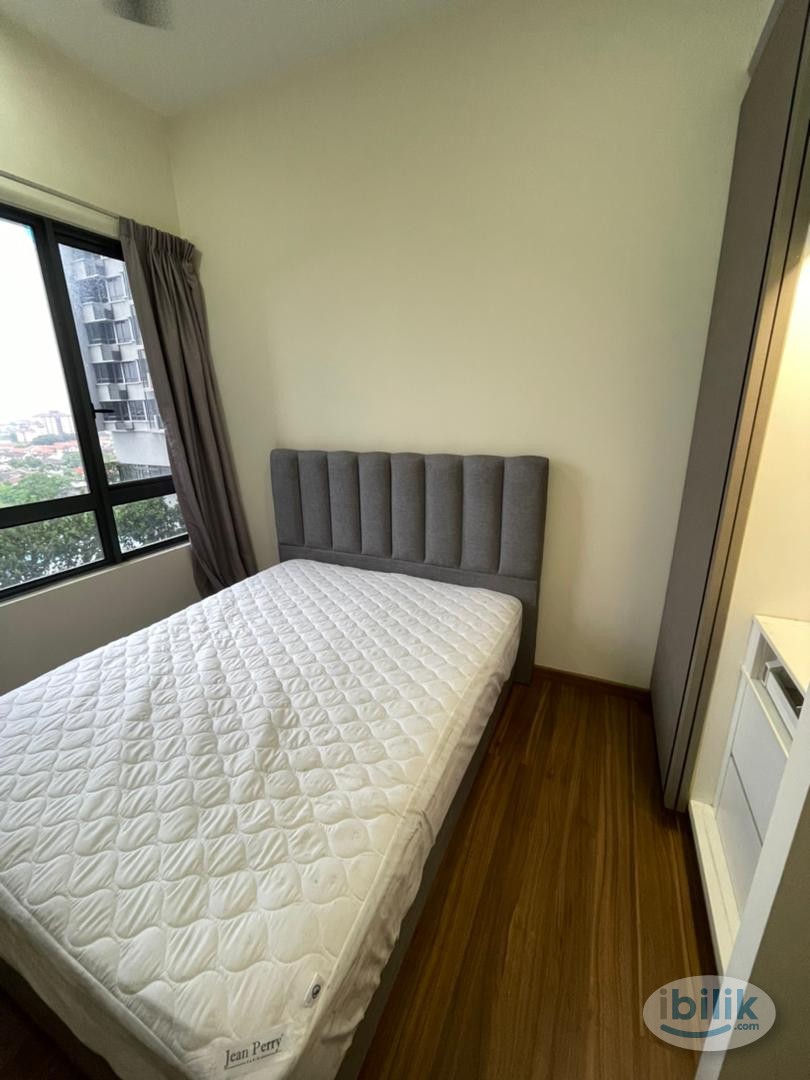 Middle Room at The Petalz, Old Klang Road - Image 1