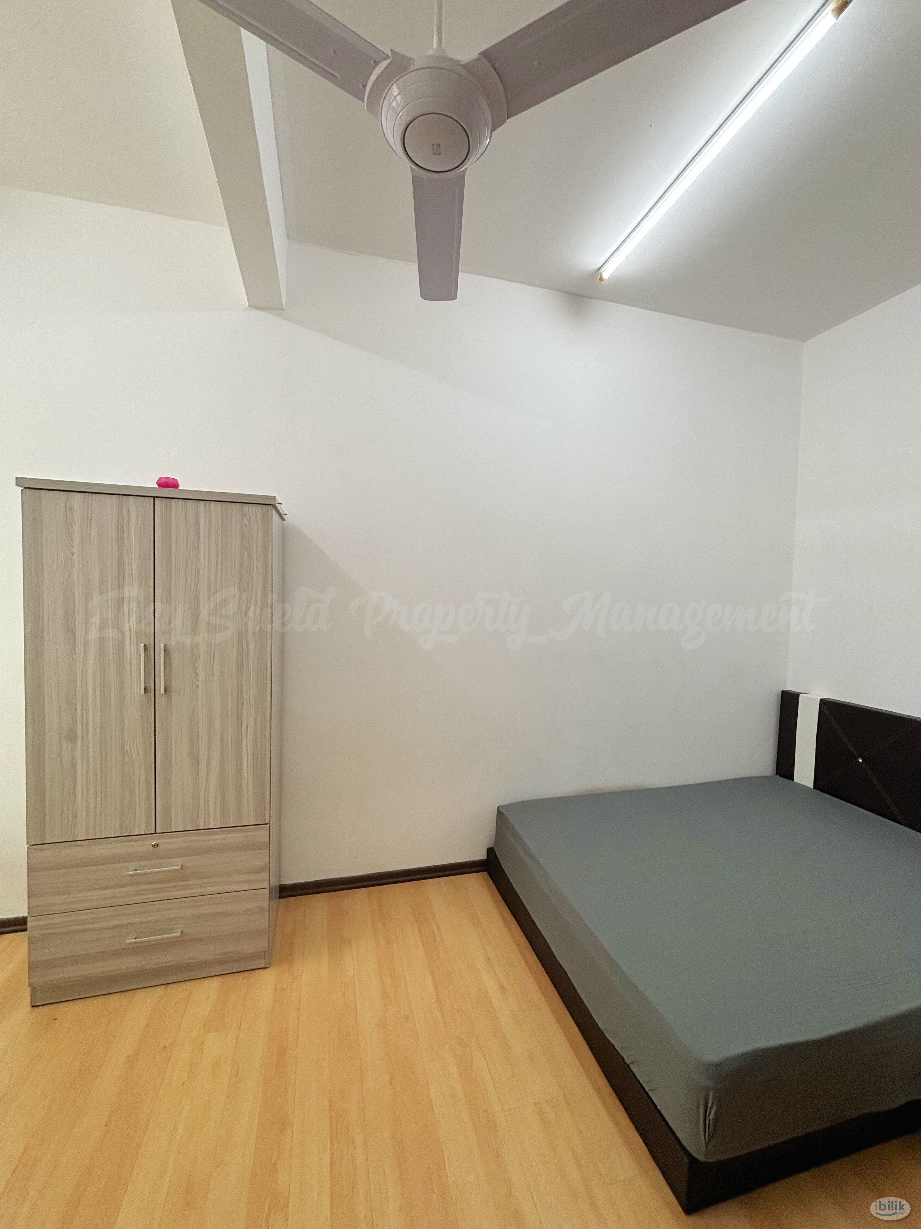 Sunlit Middle Room 2 with bathroom (Landed unit) - Image 1