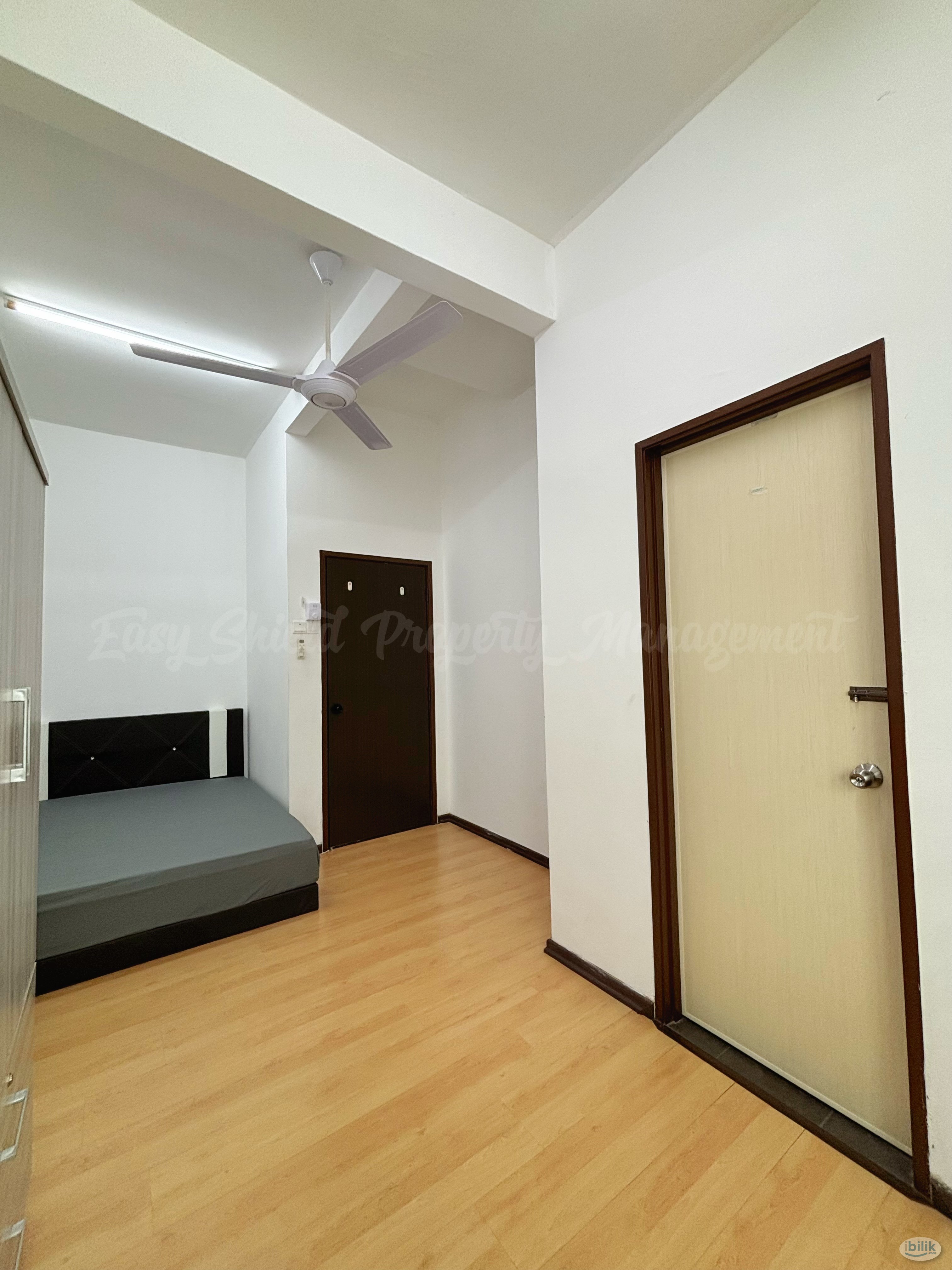Sunlit Middle Room 2 with bathroom (Landed unit) - Image 3