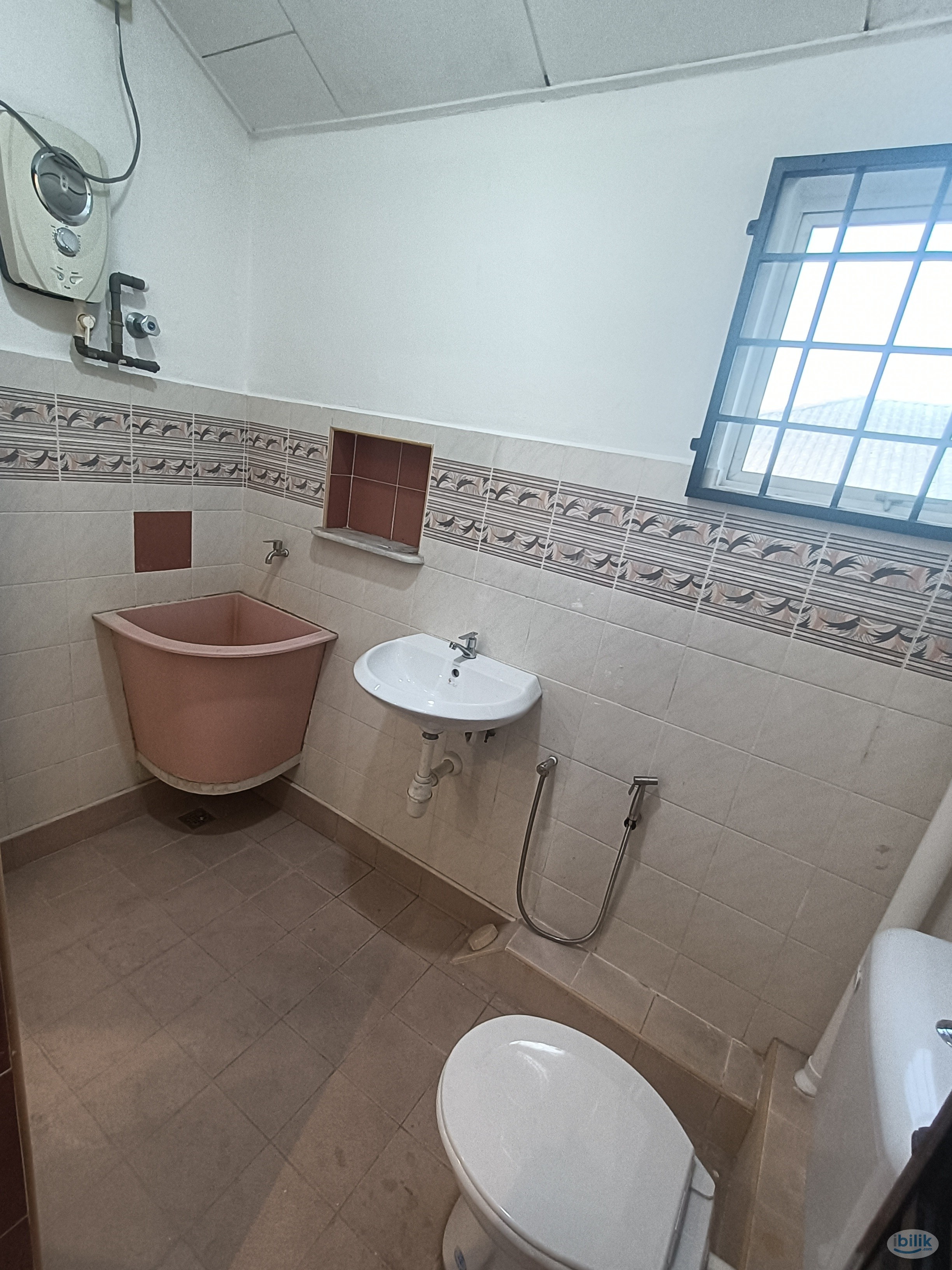 Premium Middle Room @ Taman Petani Jaya - Image 4