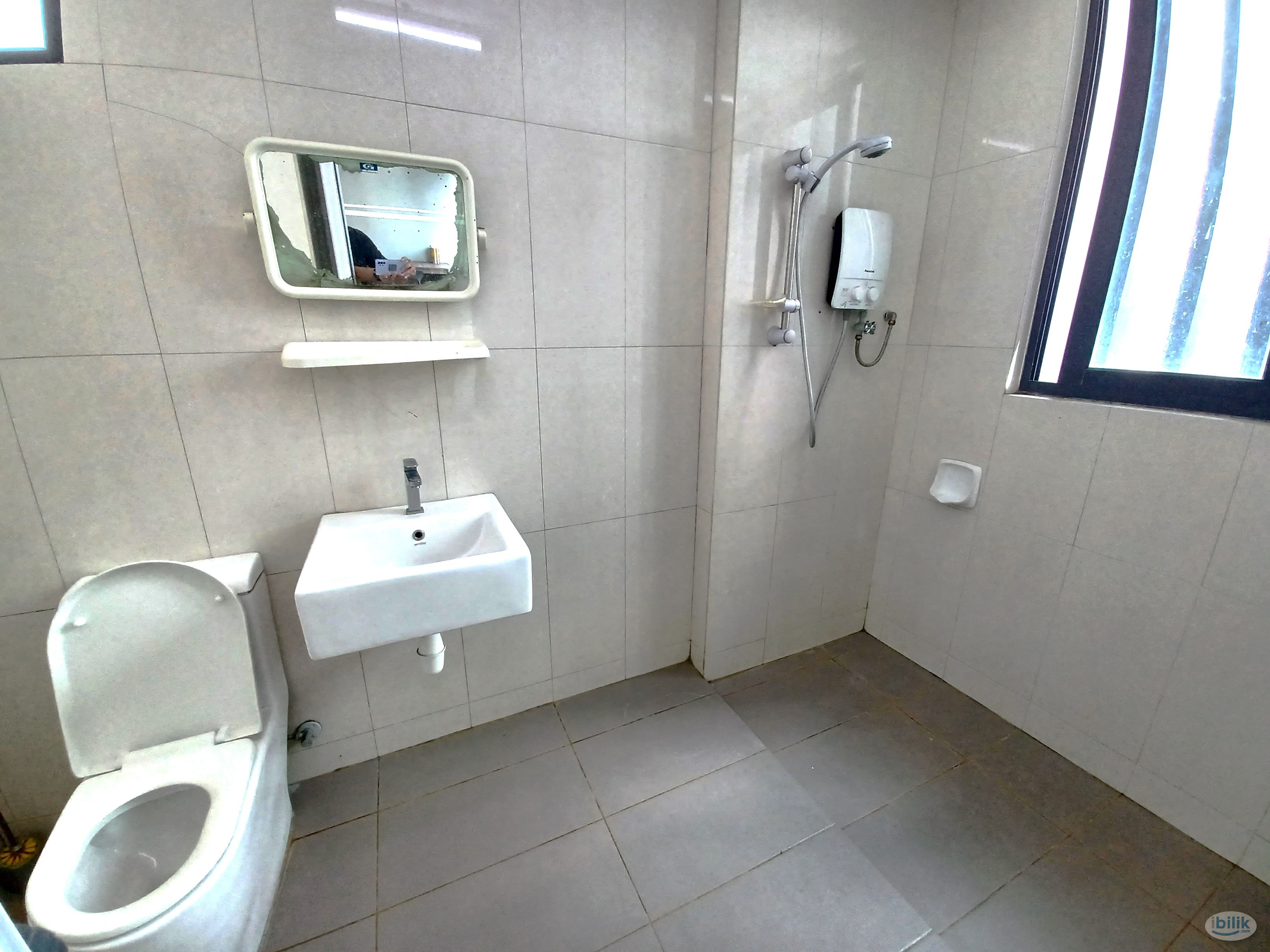 Single Room at Promenade Residence, Bayan Baru  - Image 4