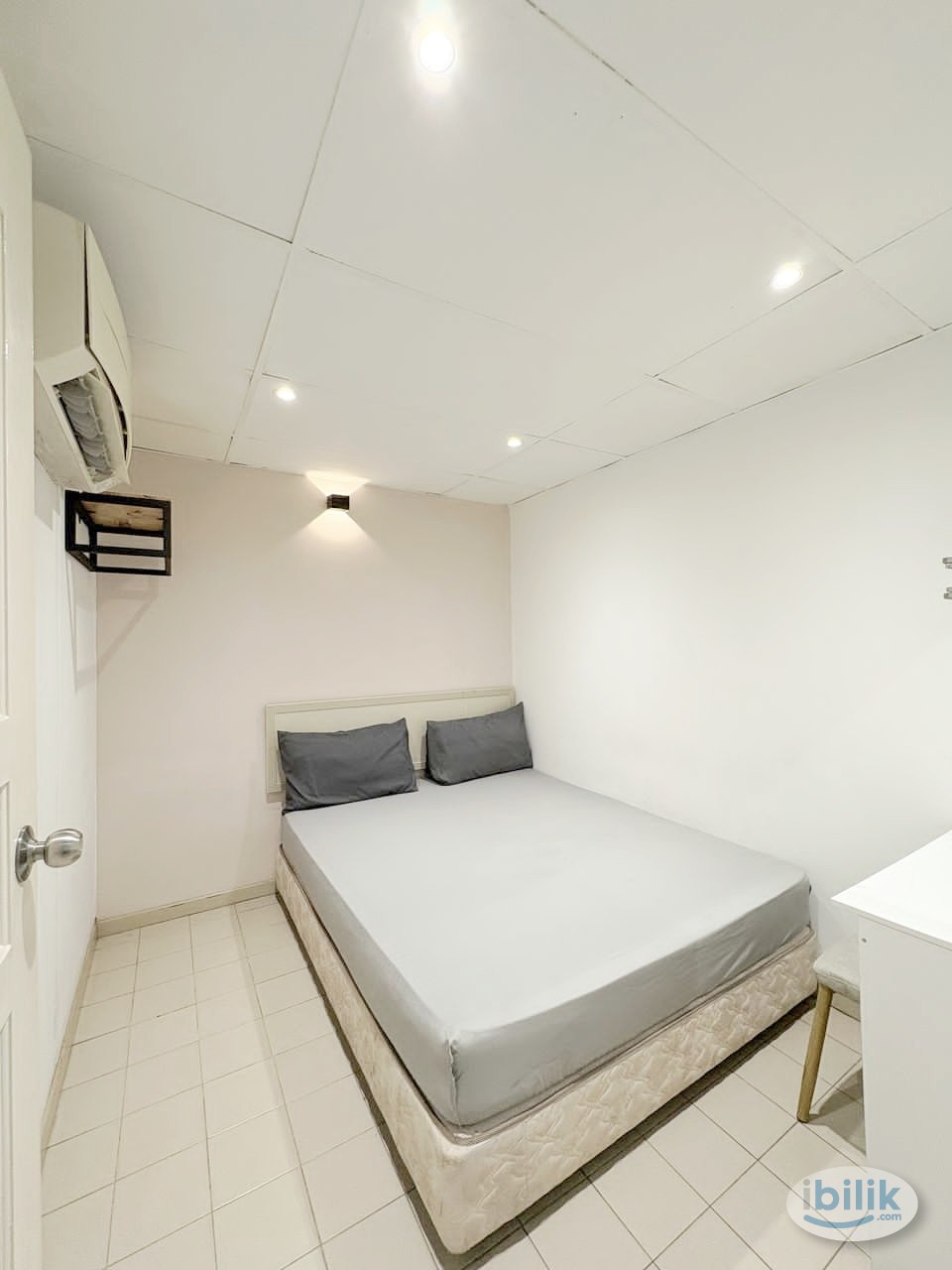 Middle Room at Damansara Uptown, Damansara Utama - Image 1
