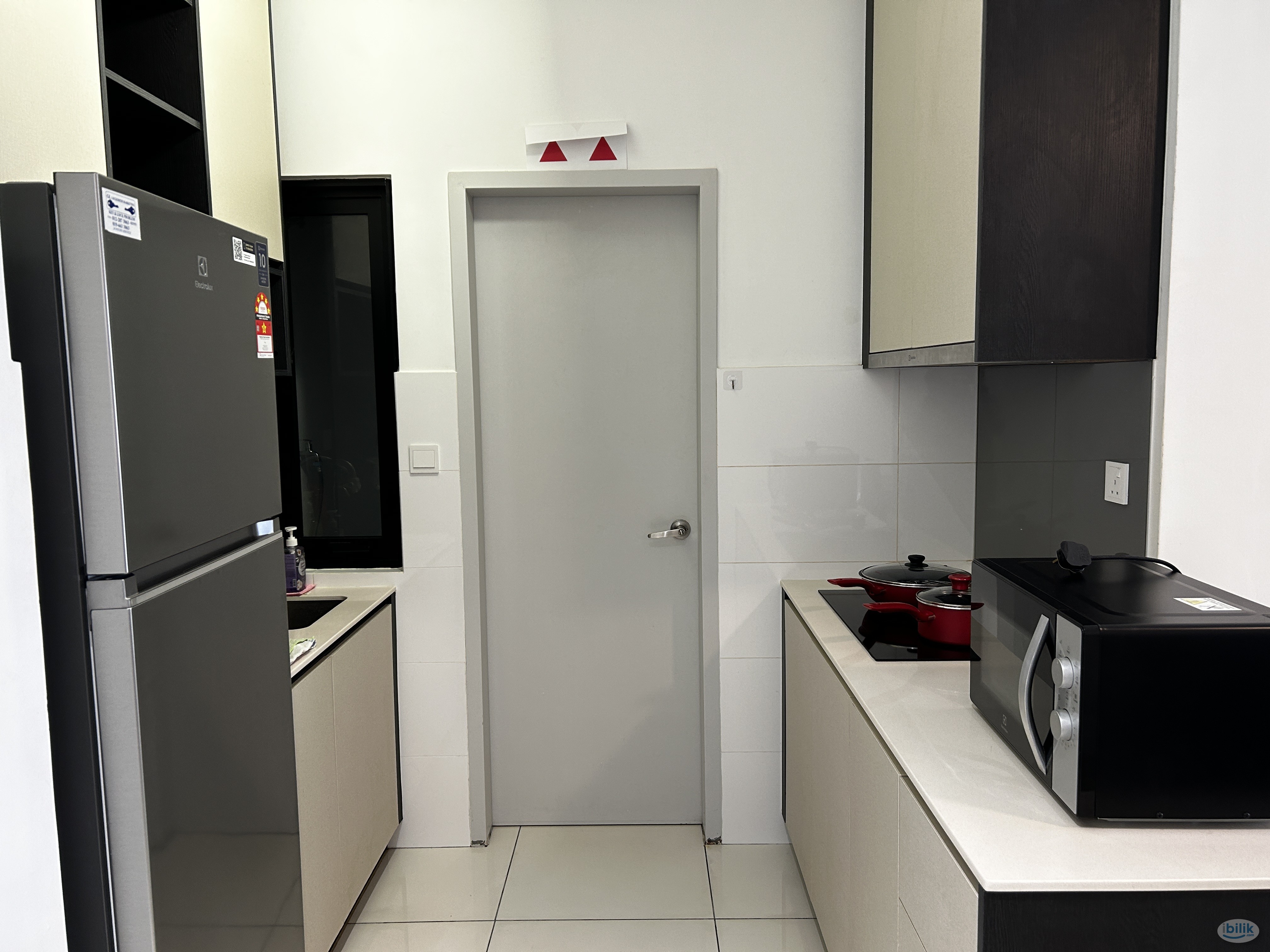 Master Room at TwentyFive.7 Amber Residence, Teluk Panglima Garang - Image 4