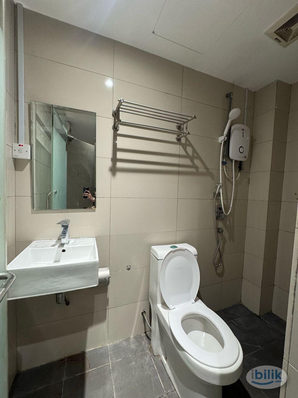 Only walk 🚶‍♀️ to MRT Pasar Seni 🚂 Room Rent attach Private Toilet at Petaling Street, Pudu - Image 2