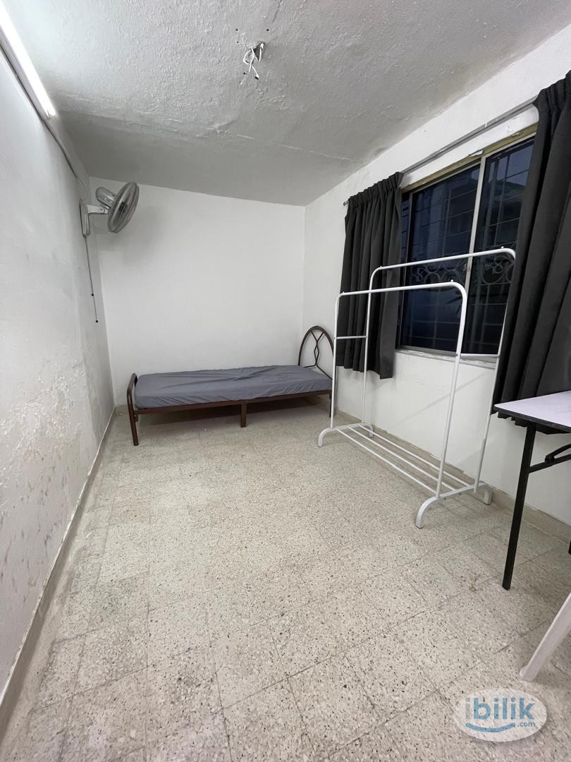 7mins 🚶🏻‍♀️Walk to Taman Bahagia LRT Station 🚝 💫 SINGLE ROOM At SS3💫 WITHOUT AIRCON. IMMEDIATELY MOVE IN🥰 - Image 1