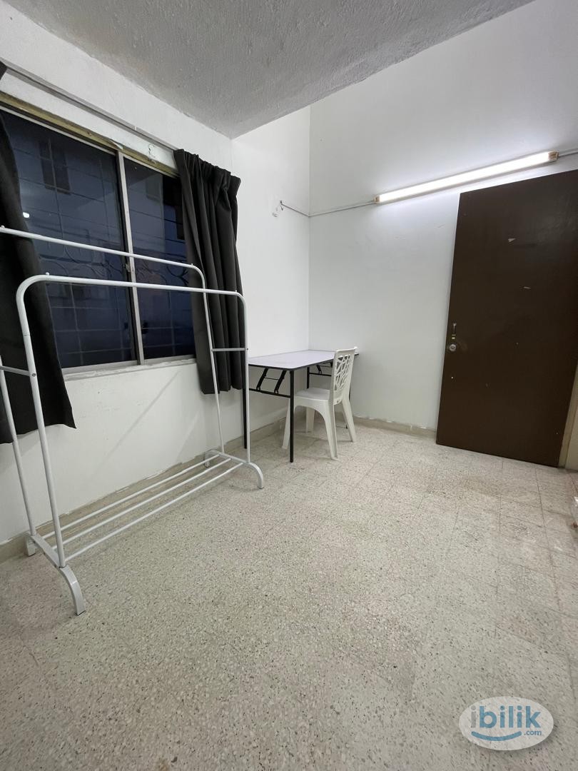 7mins 🚶🏻‍♀️Walk to Taman Bahagia LRT Station 🚝 💫 SINGLE ROOM At SS3💫 WITHOUT AIRCON. IMMEDIATELY MOVE IN🥰 - Image 2
