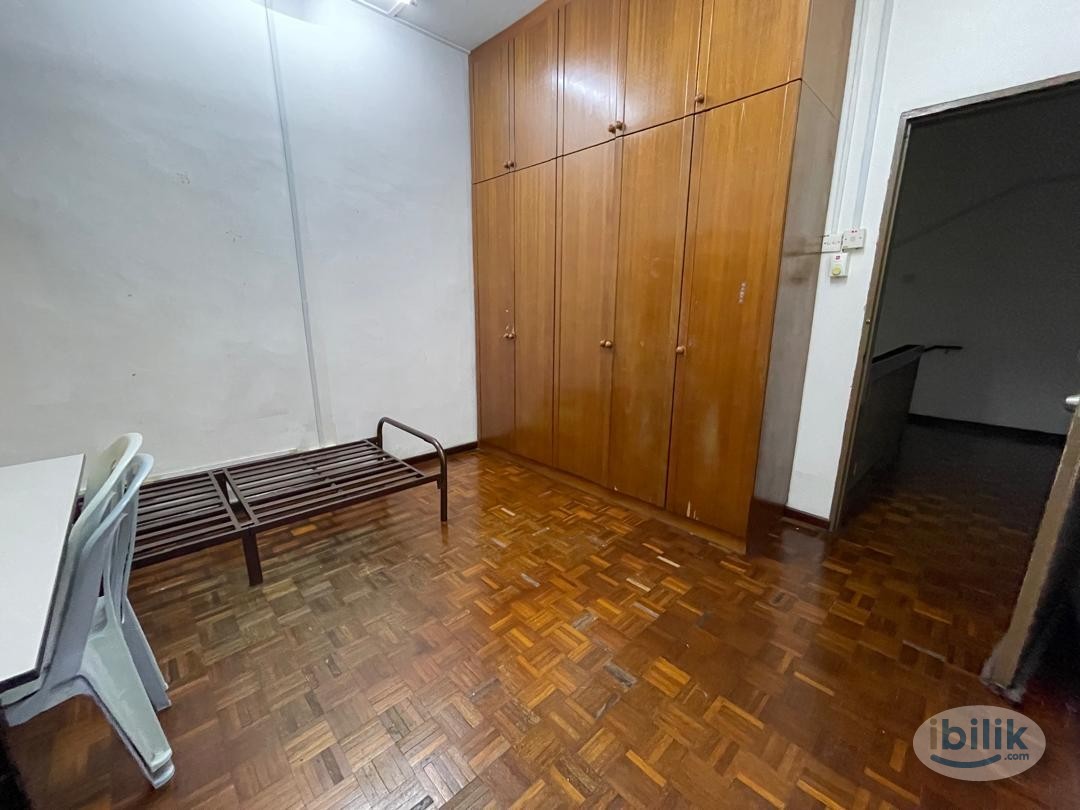 🚶🏻‍♀️🚶🏻‍♀️4 MINS WALK TO KELANA JAYA LRT 🚶🏻‍♀️🚶🏻‍♀️SPACIOUS MASTER ROOM at SS4, Kelana Jaya 🥰 MOVE IN IMMEDIATELY ☀️ - Image 2