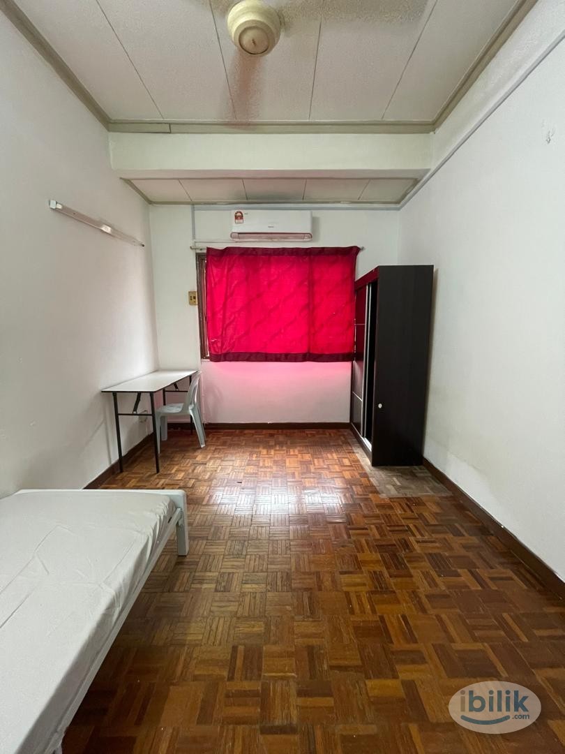 🚶🏻‍♀️🚶🏻‍♀️10 MINS WALK to USJ 21 LRT🚶🏻‍♀️🚶🏻‍♀️💥 SPACIOUS MIDDLE ROOM💥 at USJ 20, UEP Subang Jaya 🤗 MOVE IN IMMEDIATELY - Image 2