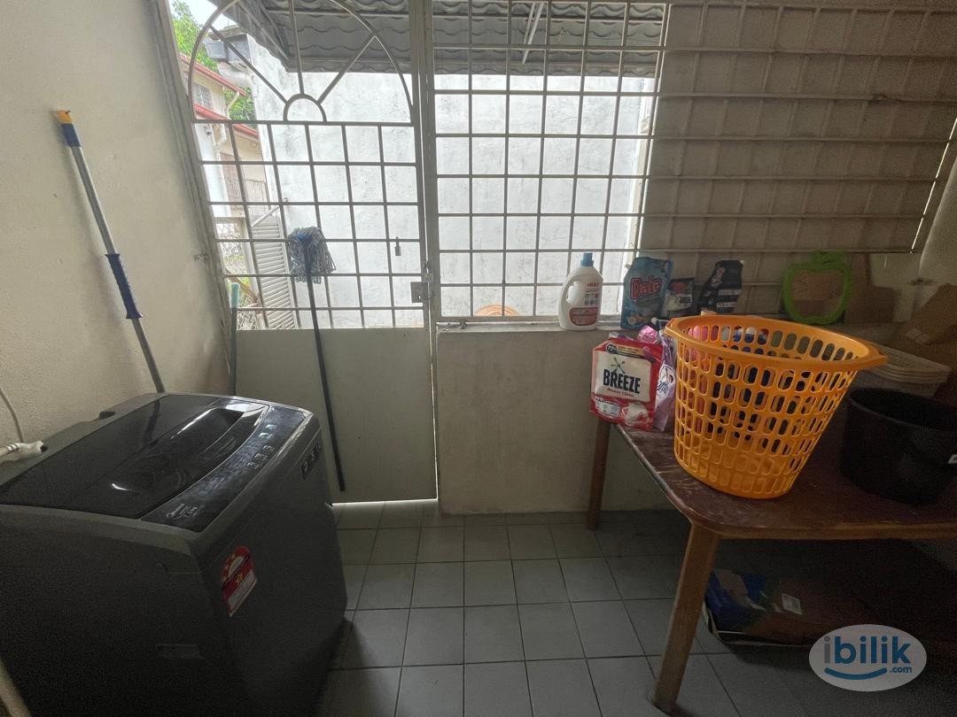 🚶🏻‍♀️🚶🏻‍♀️10 MINS WALK to USJ 21 LRT🚶🏻‍♀️🚶🏻‍♀️💥 SPACIOUS SINGLE ROOM💥 at USJ 20, UEP Subang Jaya 🤗 MOVE IN IMMEDIATELY - Image 4