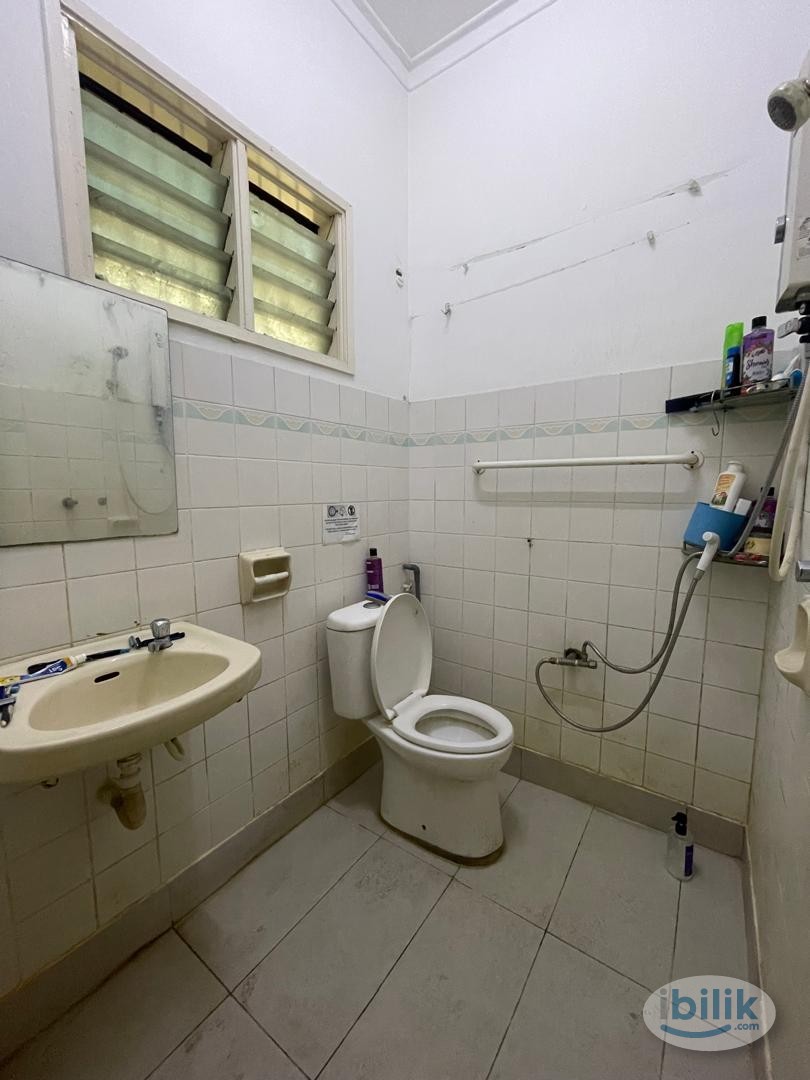 🚶🏻‍♀️🚶🏻‍♀️10 MINS WALK TO TAIPAN LRT🚶🏻‍♀️🚶🏻‍♀️  ⭐️LIMITED MIDDLE ROOM at USJ 9, UEP Subang Jaya ⭐️ MOVE IN IMMEDIATELY 🤗 - Image 3