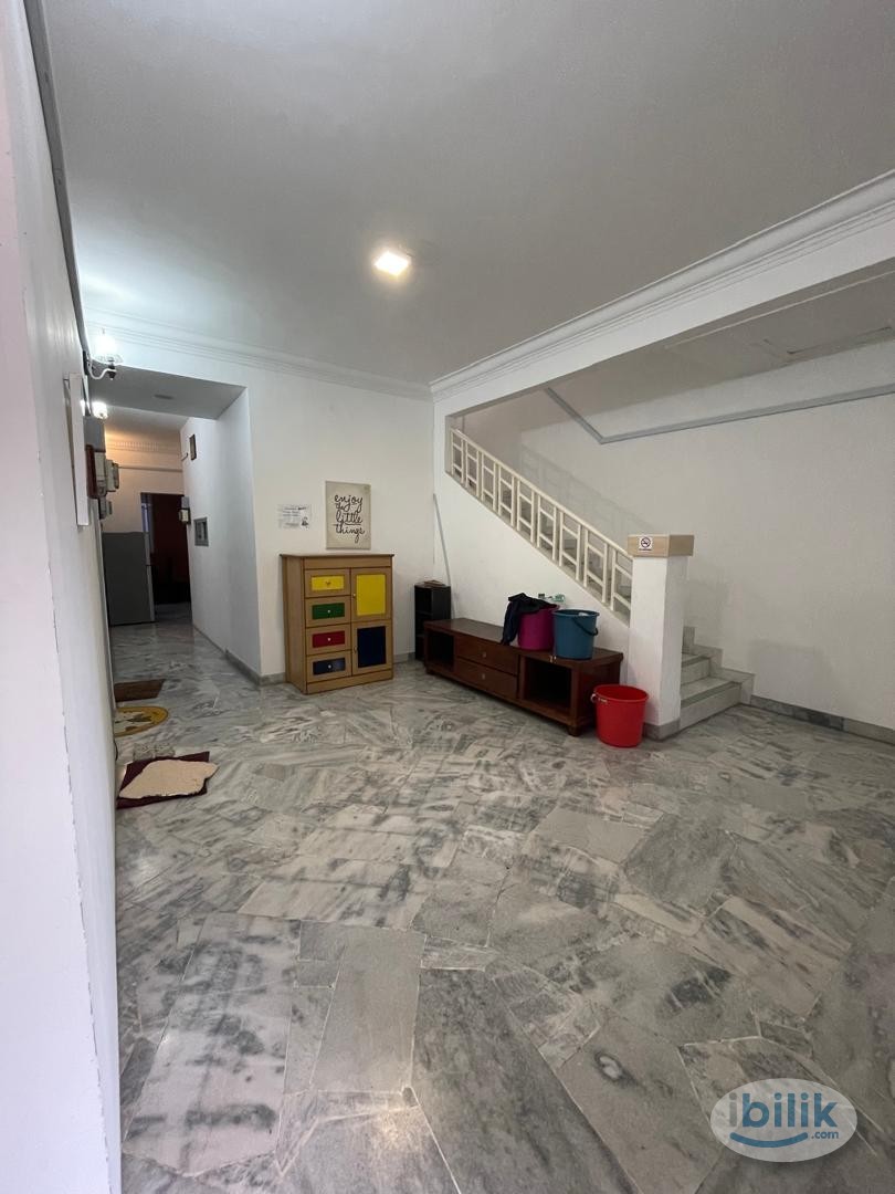 🚶🏻‍♀️🚶🏻‍♀️10 MINS WALK TO TAIPAN LRT🚶🏻‍♀️🚶🏻‍♀️  ⭐️LIMITED MIDDLE ROOM at USJ 9, UEP Subang Jaya ⭐️ MOVE IN IMMEDIATELY 🤗 - Image 5