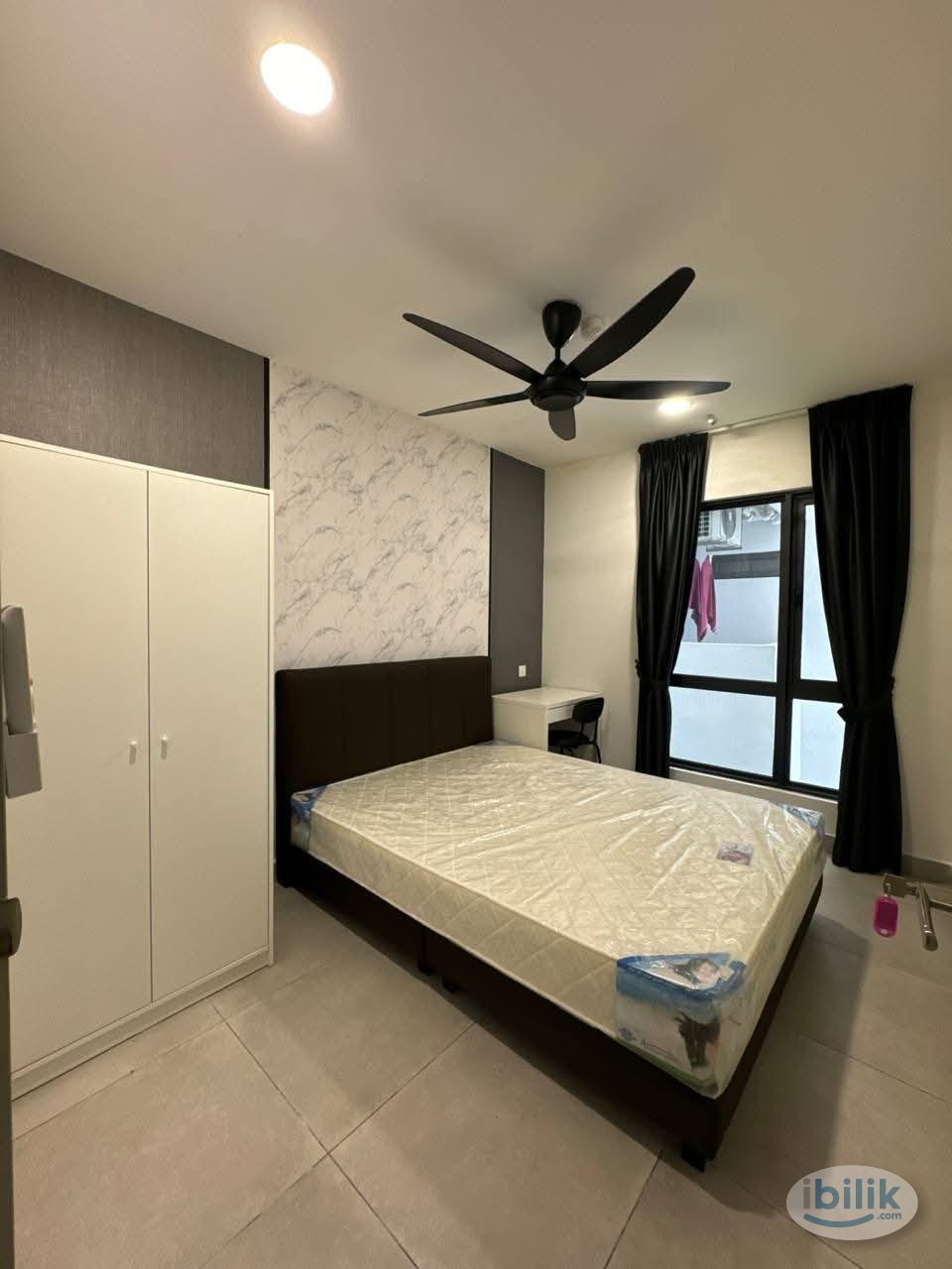 Middle room with aircond & window for rent at Dk Impian - Image 2