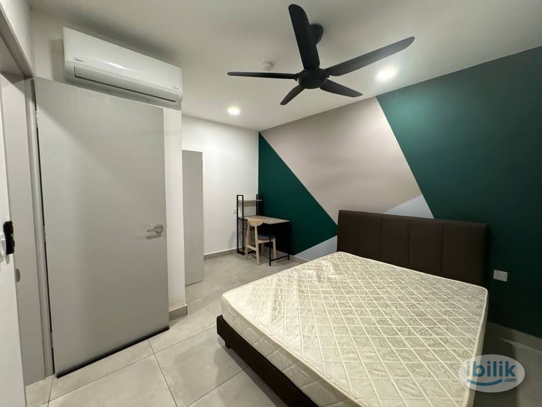 Middle room with aircond & window for rent at Dk Impian - Image 3