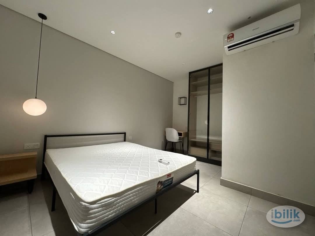 Middle room with aircond & window for rent at Dk Impian - Image 1