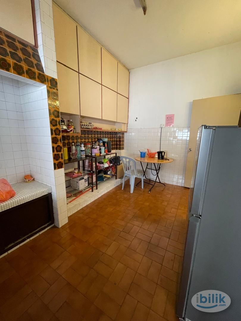 🤩 SUPER SPACIOUS MIDDLE ROOM ATTACHED WINDOW🤩 at SS2 , Petaling Jaya ✨ MOVE IN IMMEDIATELY - Image 4