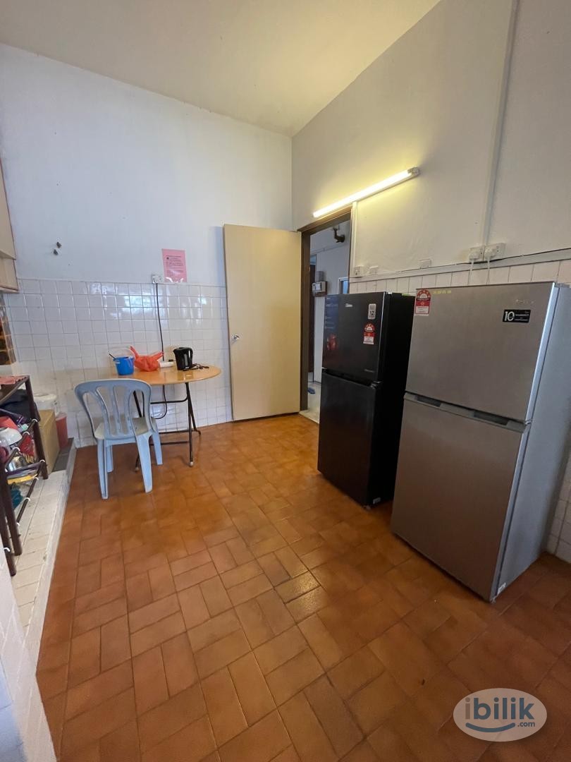 🤩 SUPER SPACIOUS MIDDLE ROOM ATTACHED WINDOW🤩 at SS2 , Petaling Jaya ✨ MOVE IN IMMEDIATELY - Image 5