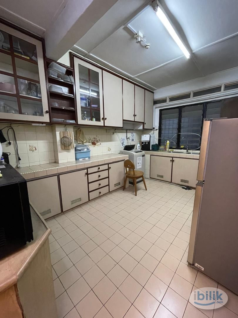 🚶🏻‍♀️🚶🏻‍♀️ 7mins WALK TO TAMAN BAHAGIA LRT  🚶🏻‍♀️🚶🏻‍♀️COMFY MIDDLE ROOM at SS3, Petaling Jaya 😁 MOVE IN IMMEDIATELY ⚡️ - Image 5