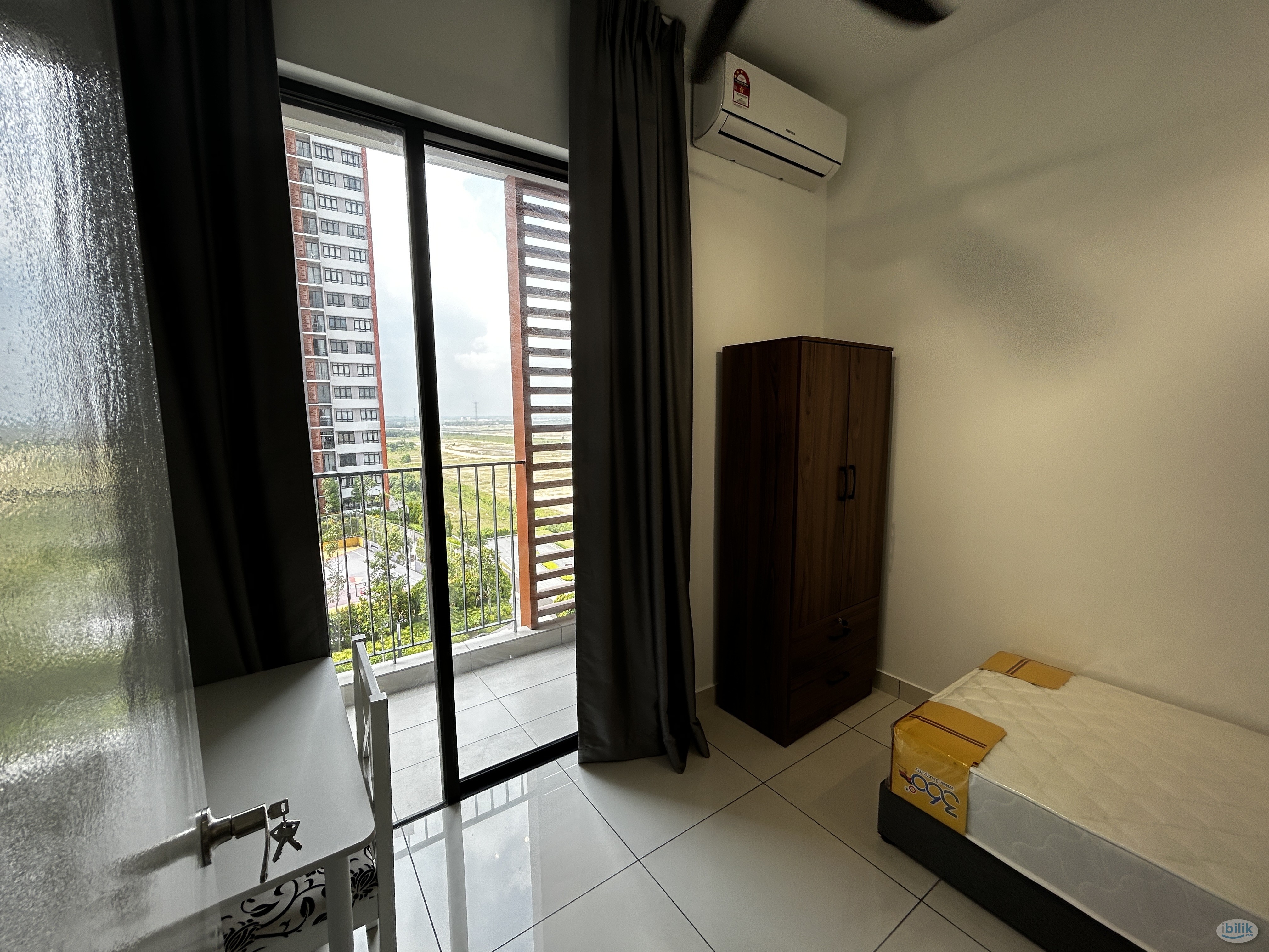 Medium room for Mahsa Student Quayside Mall Amber Residence - Image 2