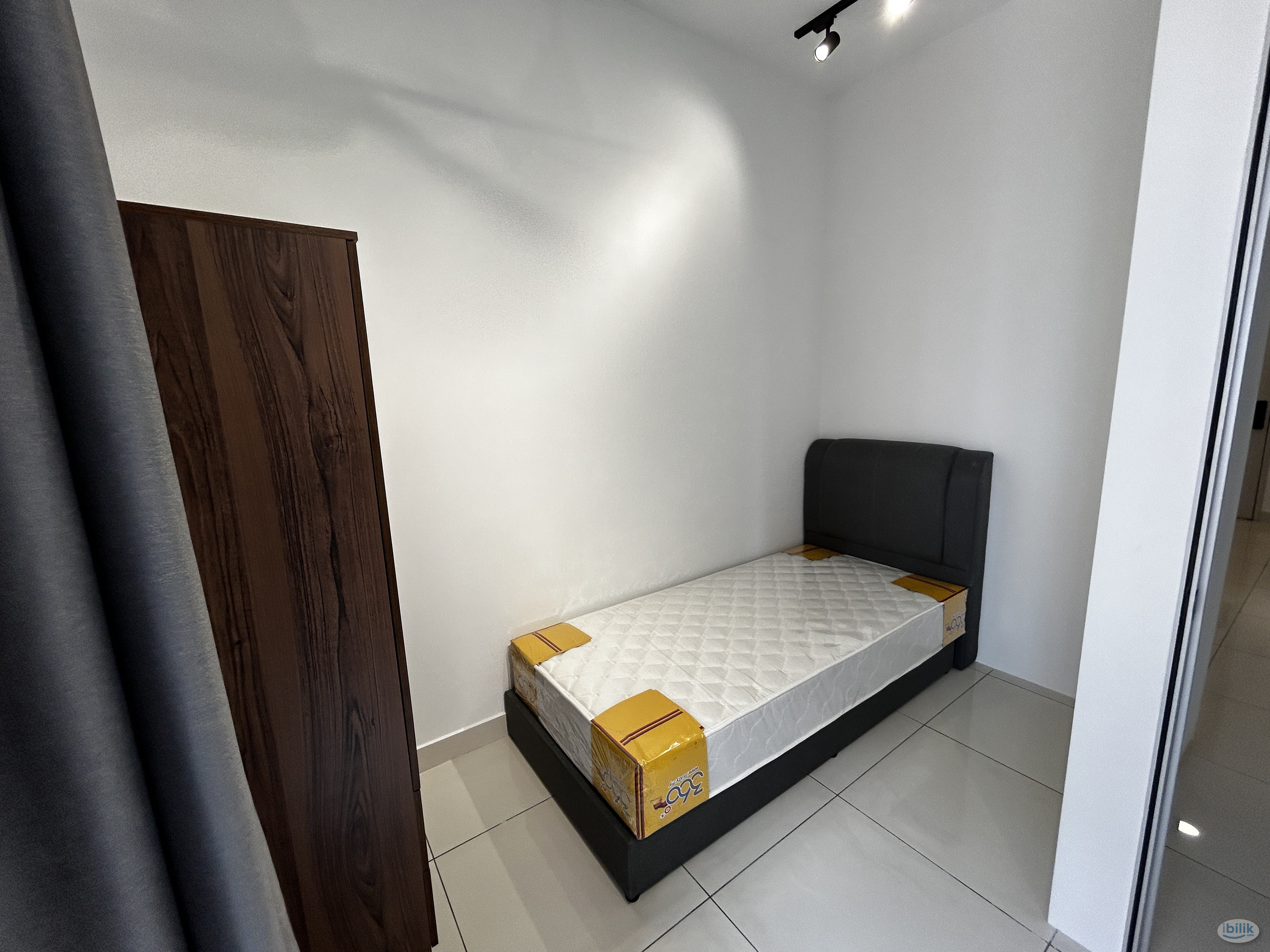 Medium room for Mahsa Student Quayside Mall Amber Residence - Image 1
