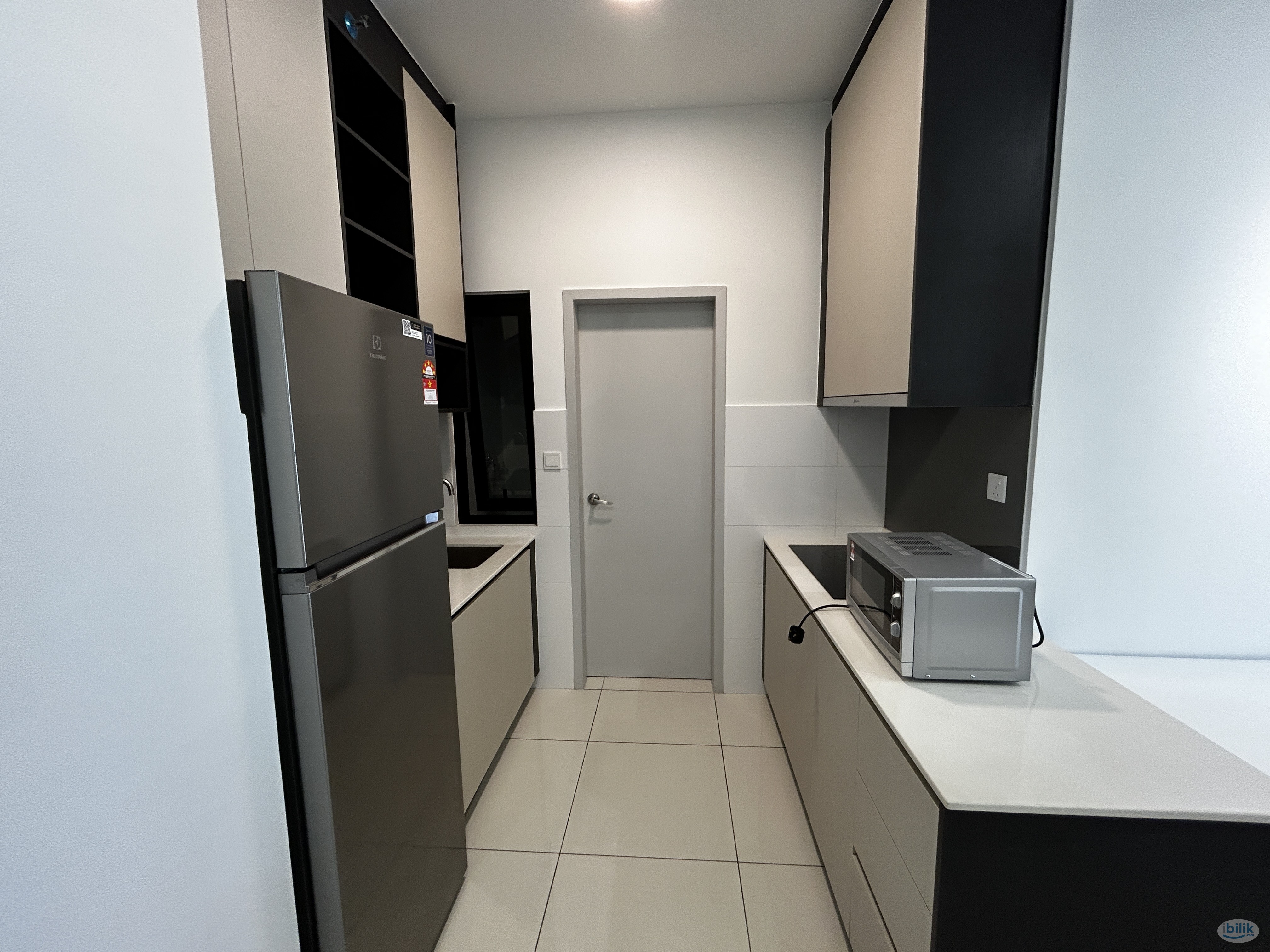 Medium room for Mahsa Student Quayside Mall Amber Residence - Image 4