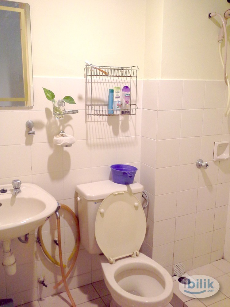 Middle Room at Cyberjaya, Selangor - Image 2