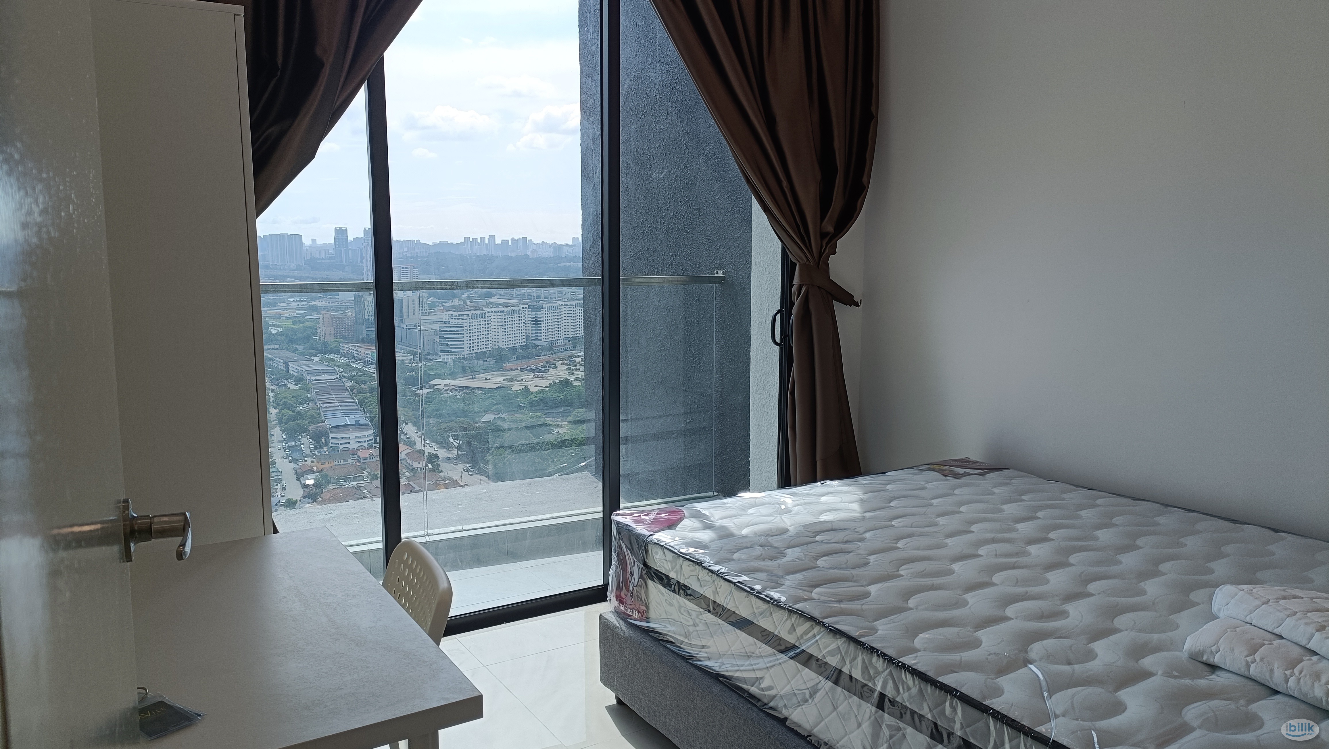 ☘  Lavile Balcony Medium Room 🚶 4min to MRT 🚅 & Velocity Mall 📍 Cheras Maluri - Image 2