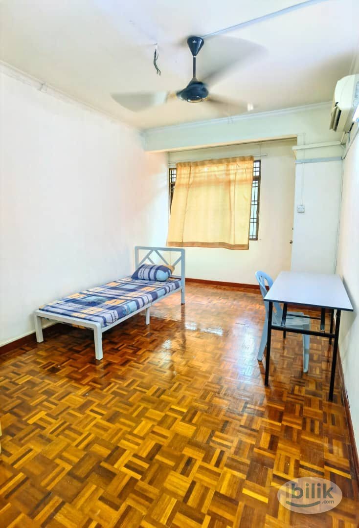 Middle Room at BU7, Bandar Utama - Image 1