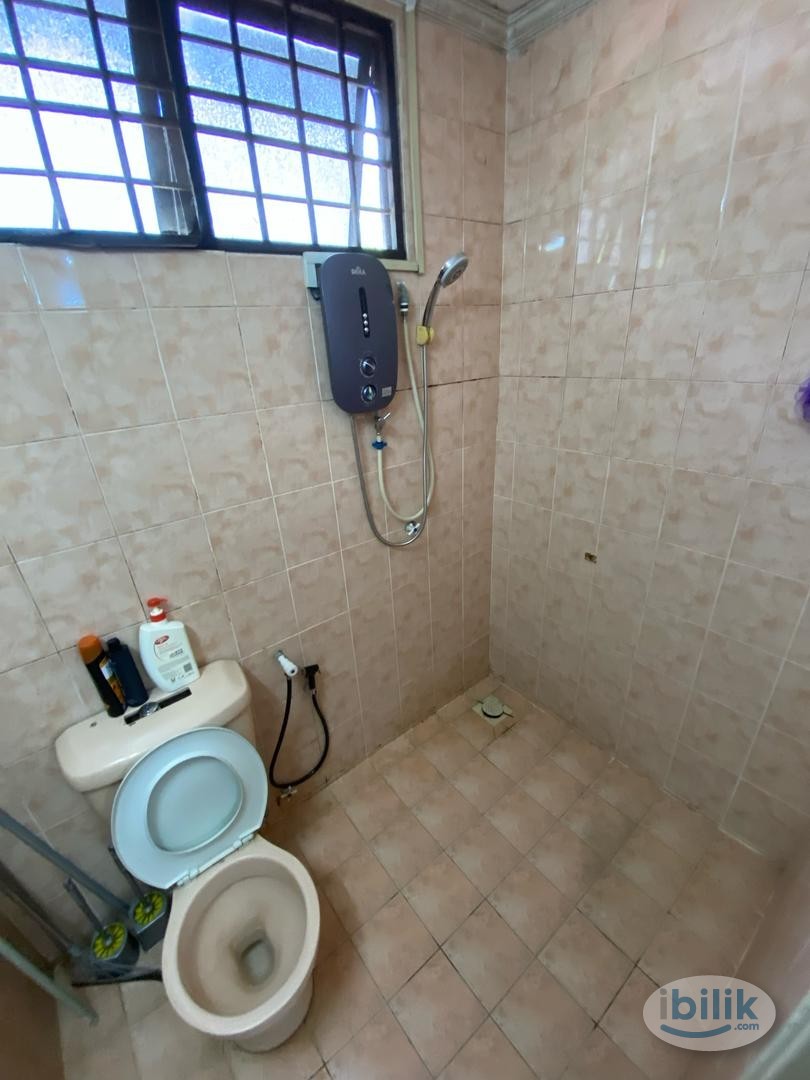 Middle Room at BU7, Bandar Utama - Image 2