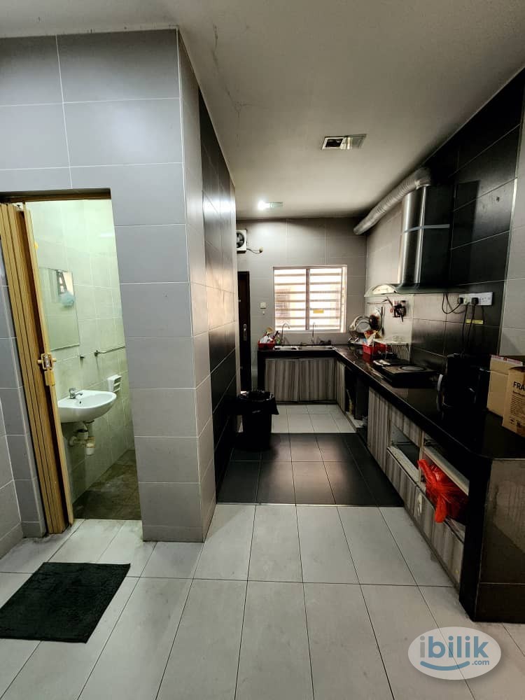 Middle Room at BU7, Bandar Utama - Image 3