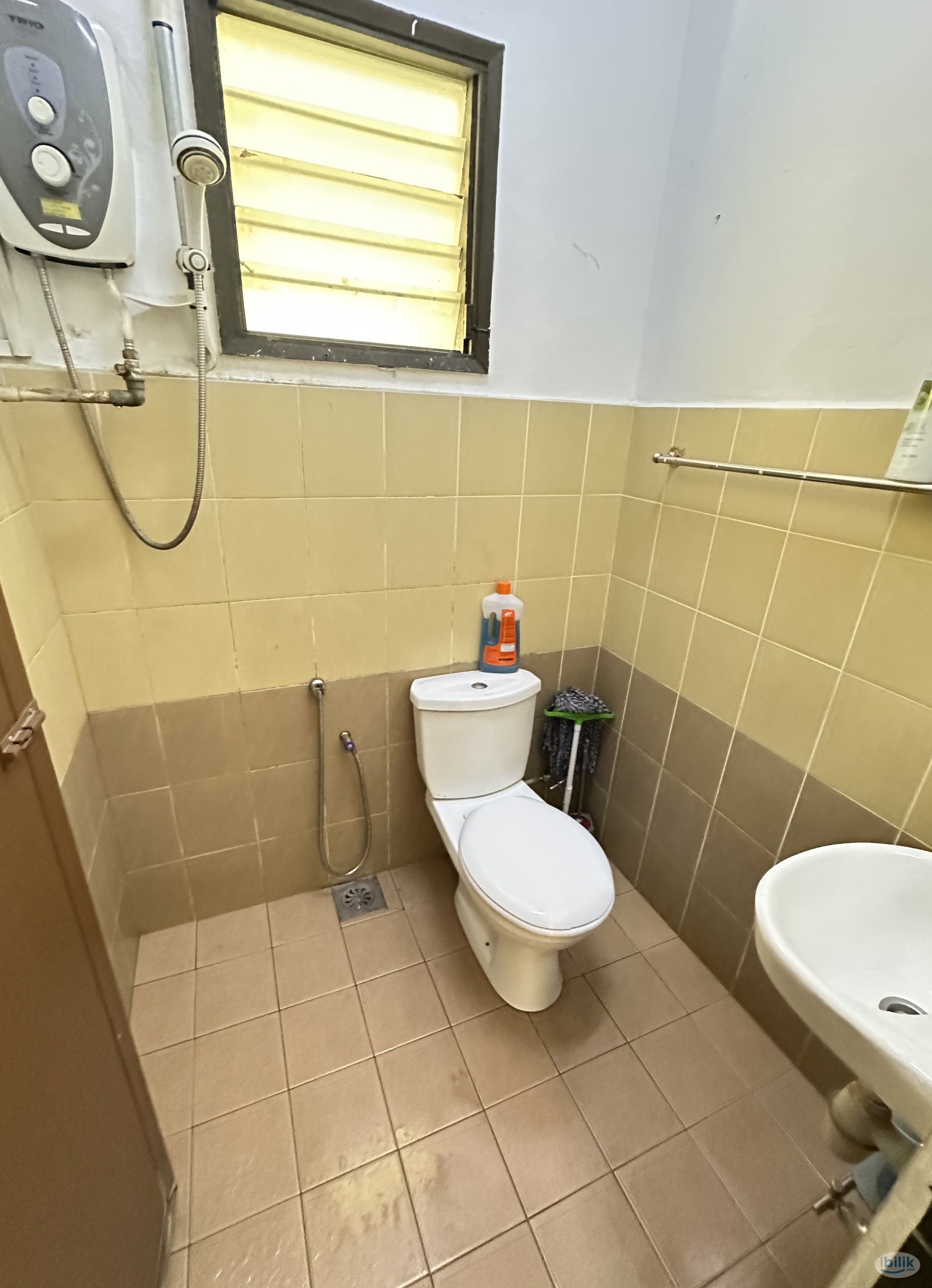 [ 100m to LRT | RM1 For 1st Month Rental | Promo ] ❤️‍🔥 Landed House Middle Room at Subang ‼️ - Image 4