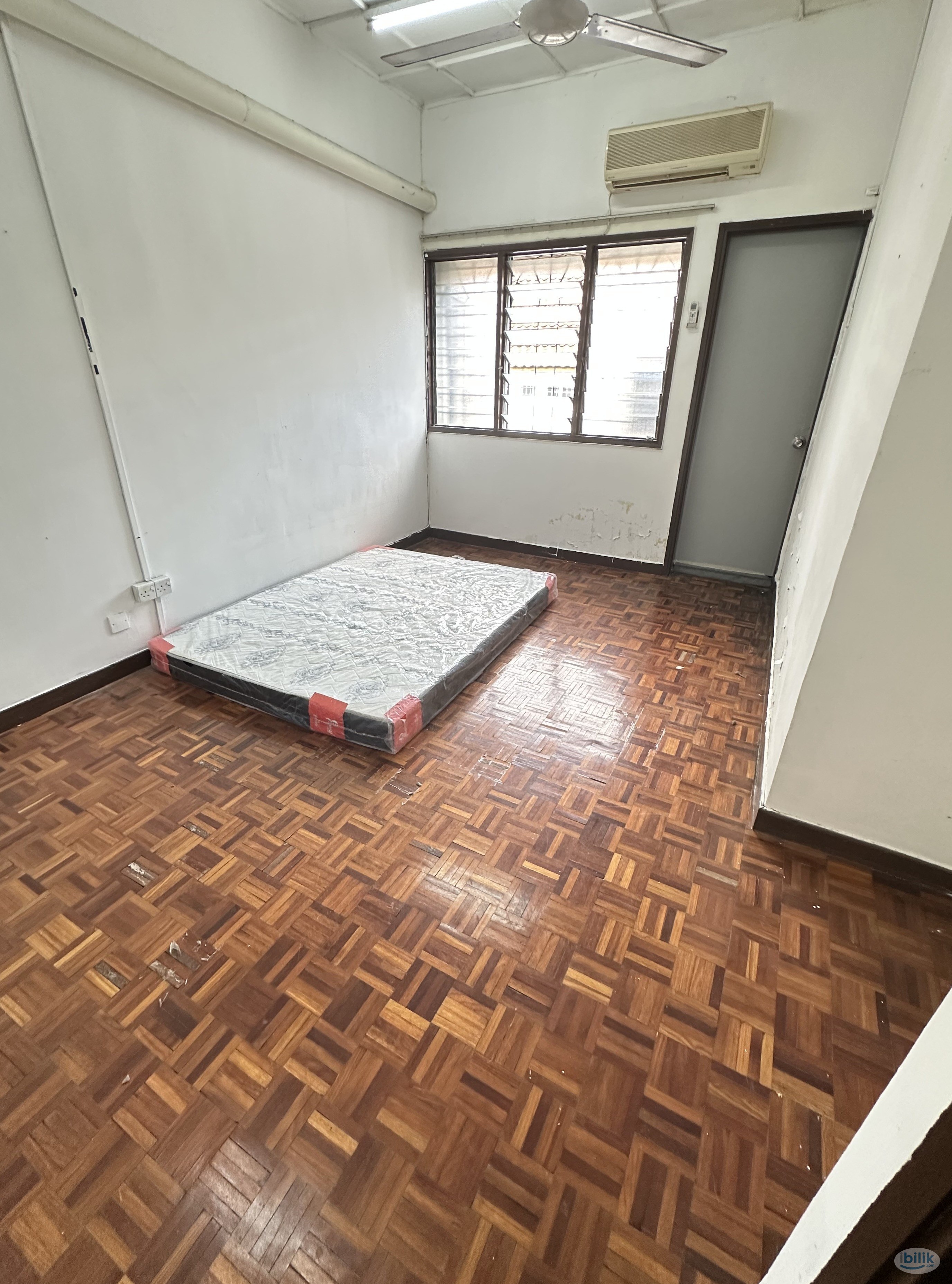 [ 300m to LRT | RM1 For 1st Month Rental | Promo ] ❤️‍🔥 Landed House Middle Room at Subang ‼️ - Image 1