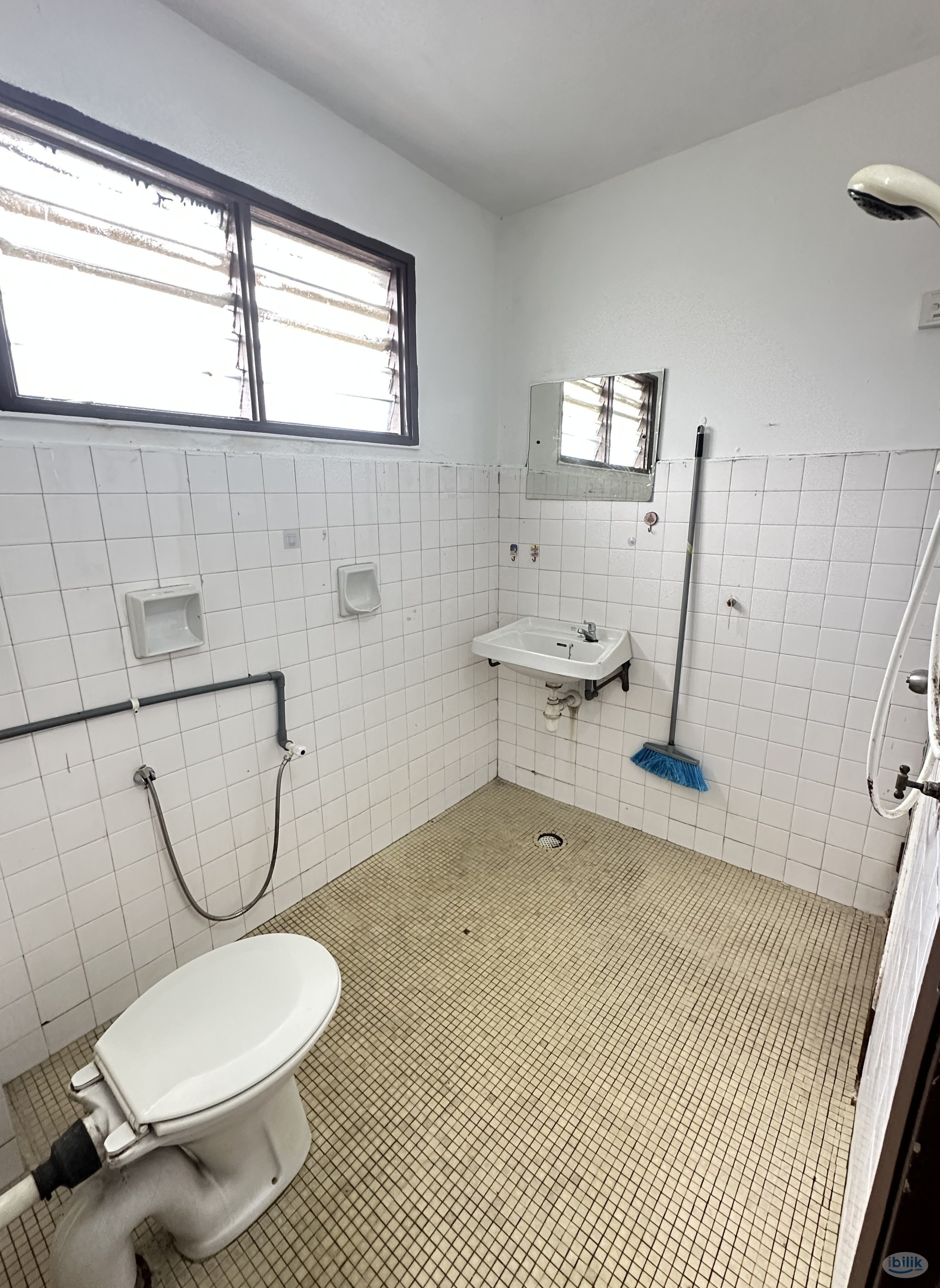 [ 300m to LRT | RM1 For 1st Month Rental | Promo ] ❤️‍🔥 Landed House Middle Room at Subang ‼️ - Image 3