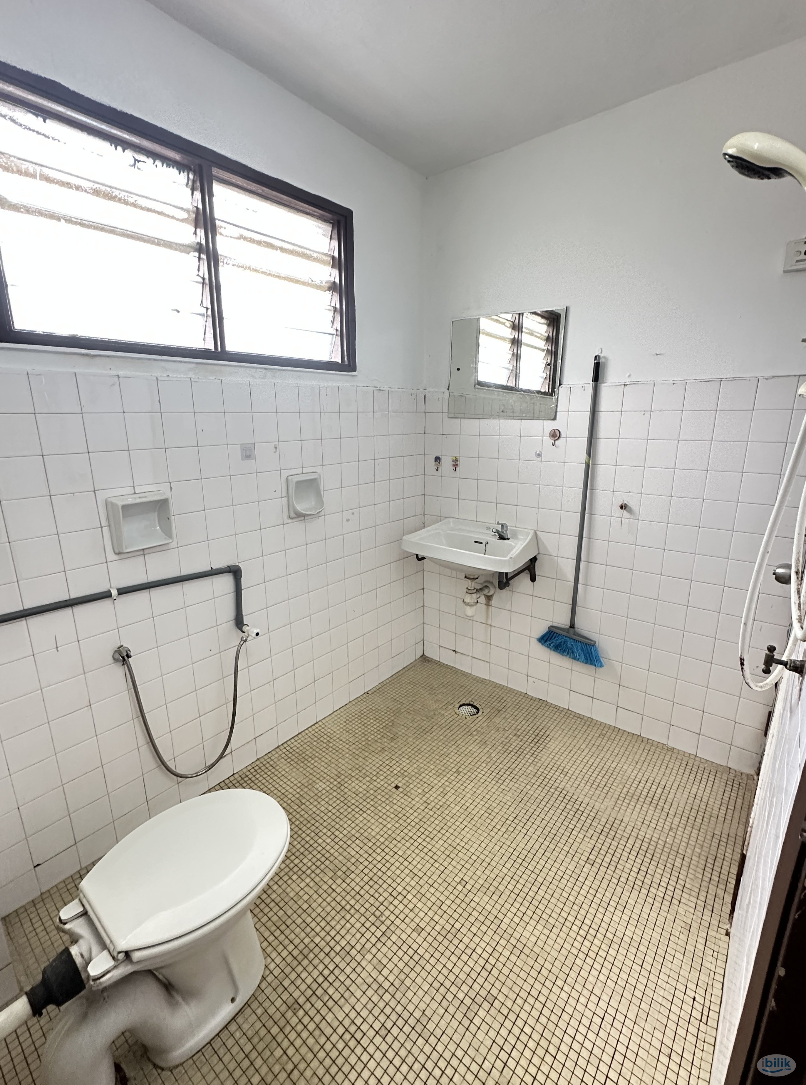 [ 300m to LRT | RM1 For 1st Month Rental | Promo ] ❤️‍🔥 Landed House Middle Room at Subang ‼️ - Image 3