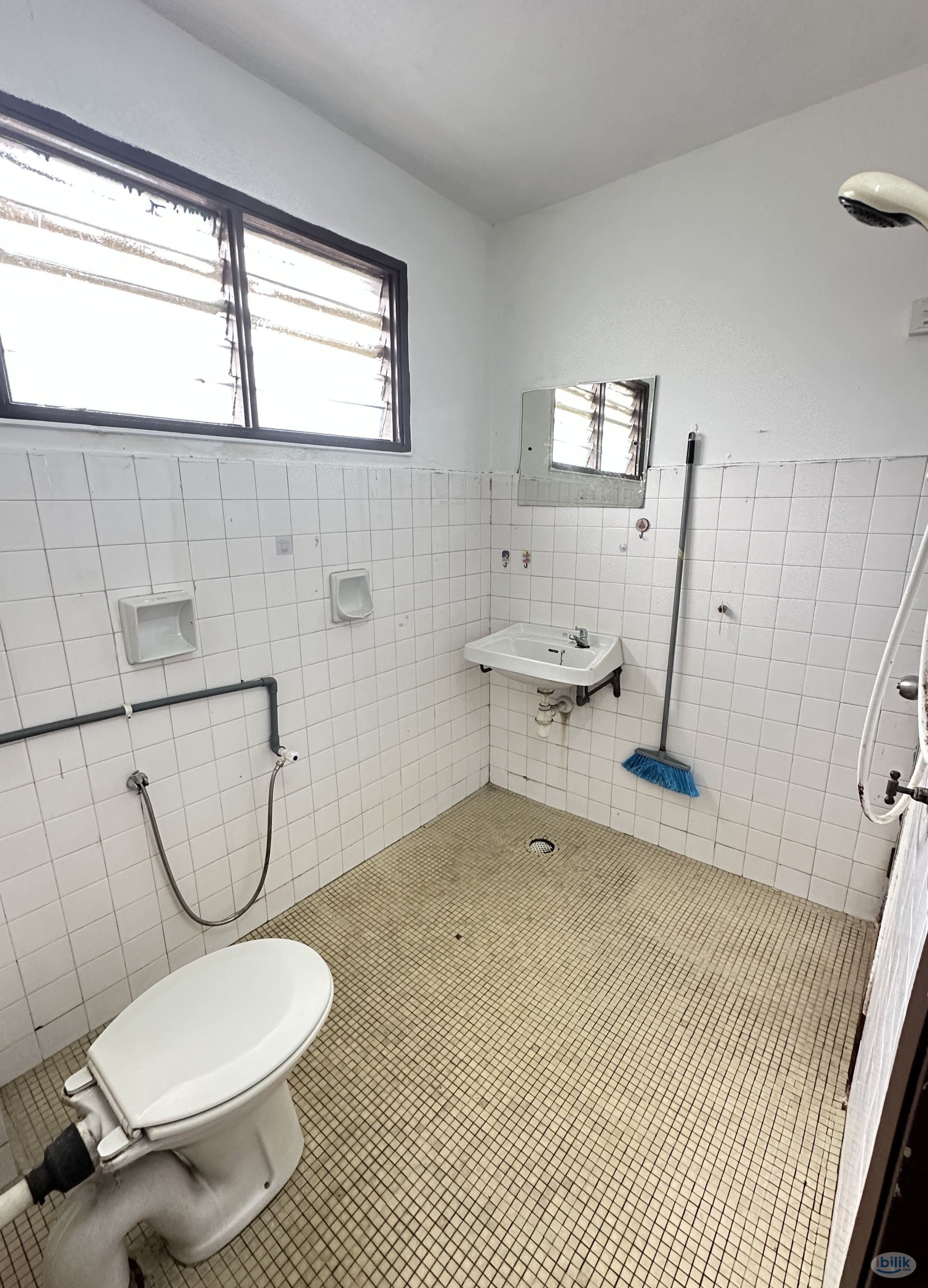 [ 300m to LRT | RM1 For 1st Month Rental | Promo ] ❤️‍🔥 Landed House Middle Room at Subang ‼️ - Image 3