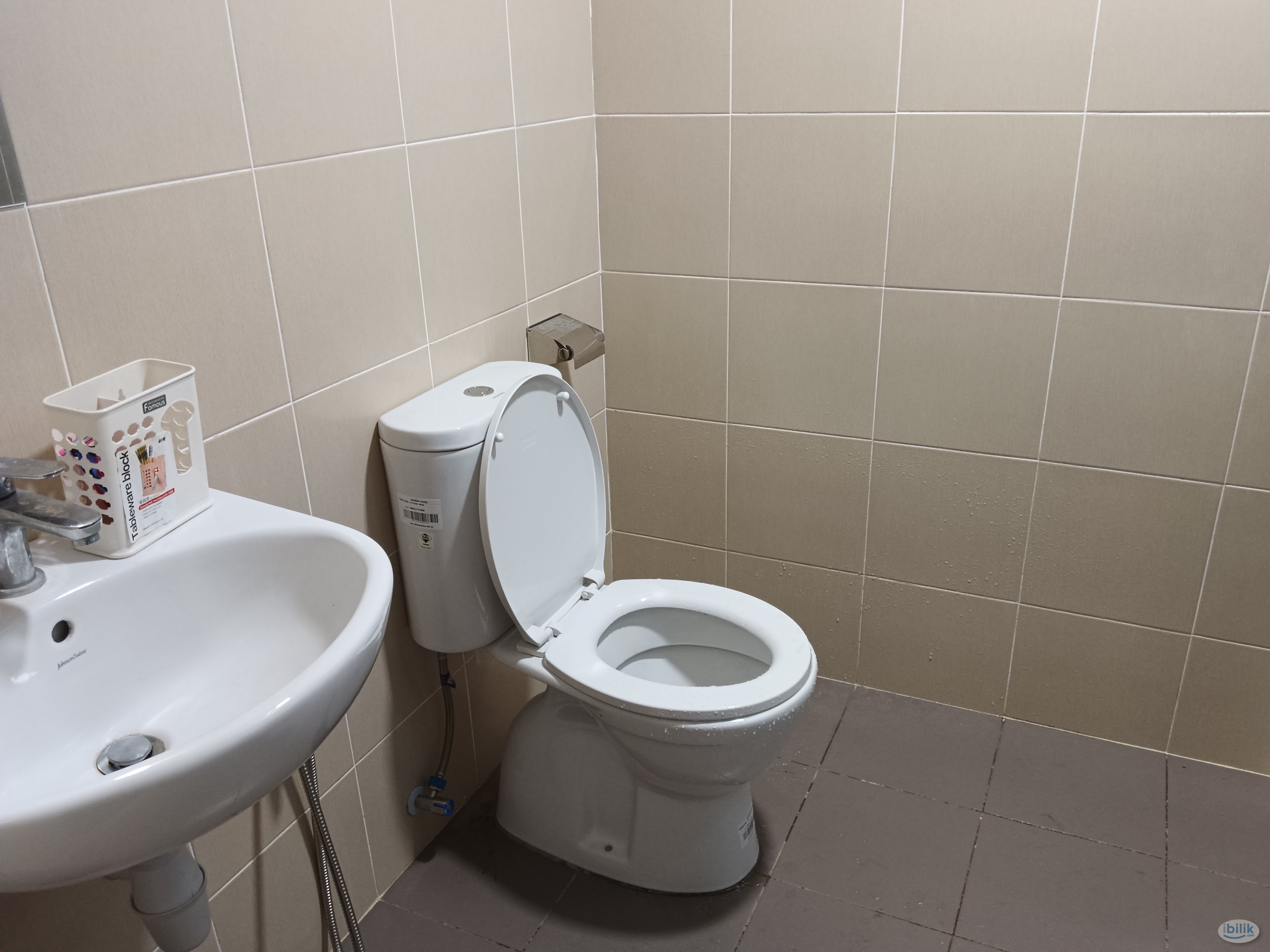 Middle Room with Private bathroom - Image 3