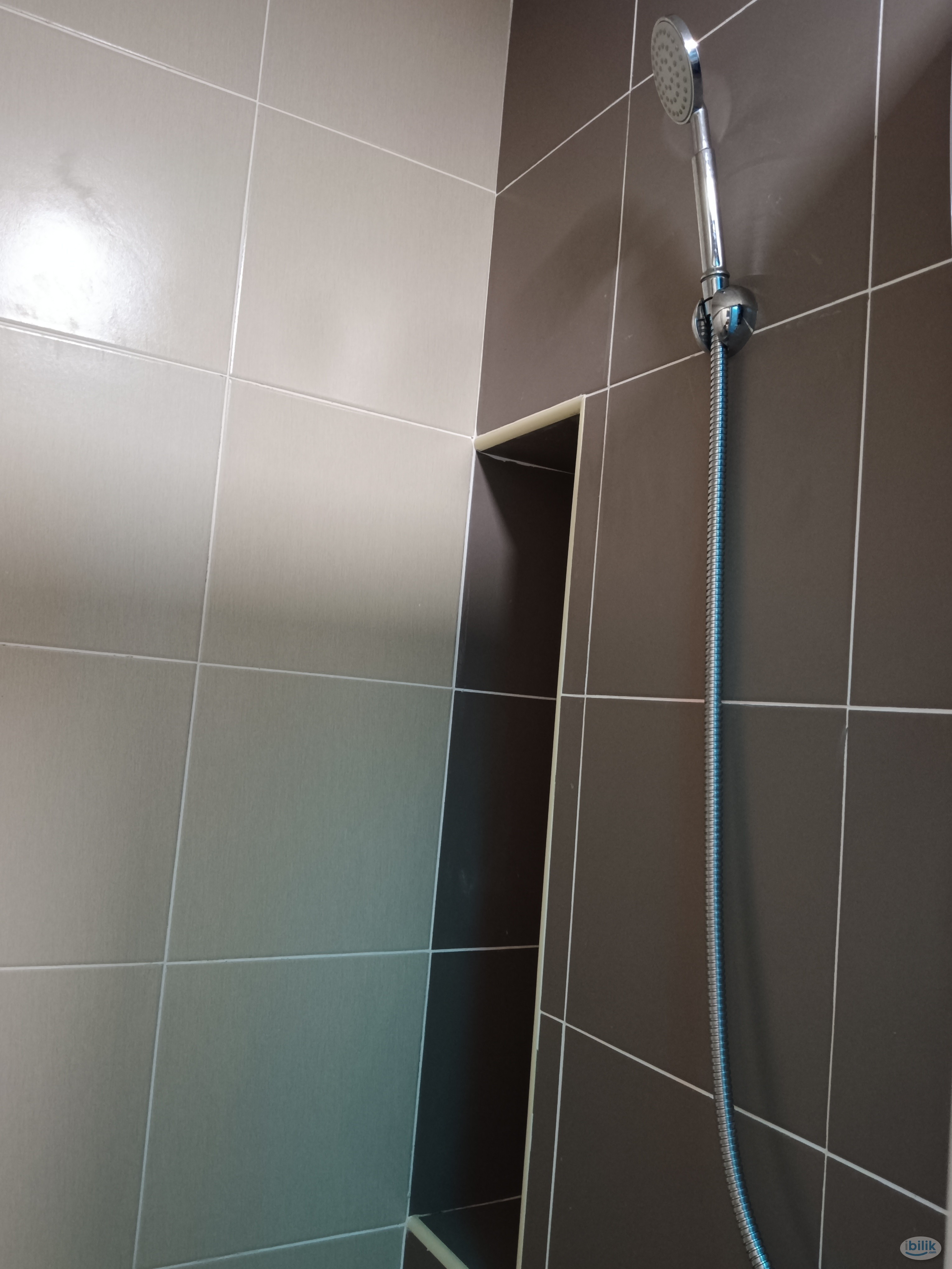 Middle Room with Private bathroom - Image 5