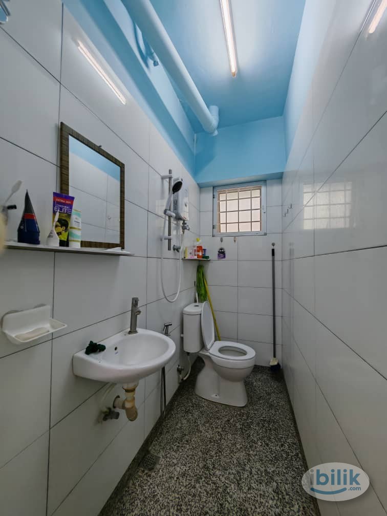 RM350 -Master Room at Taman Cheras Awana, Cheras - Image 3