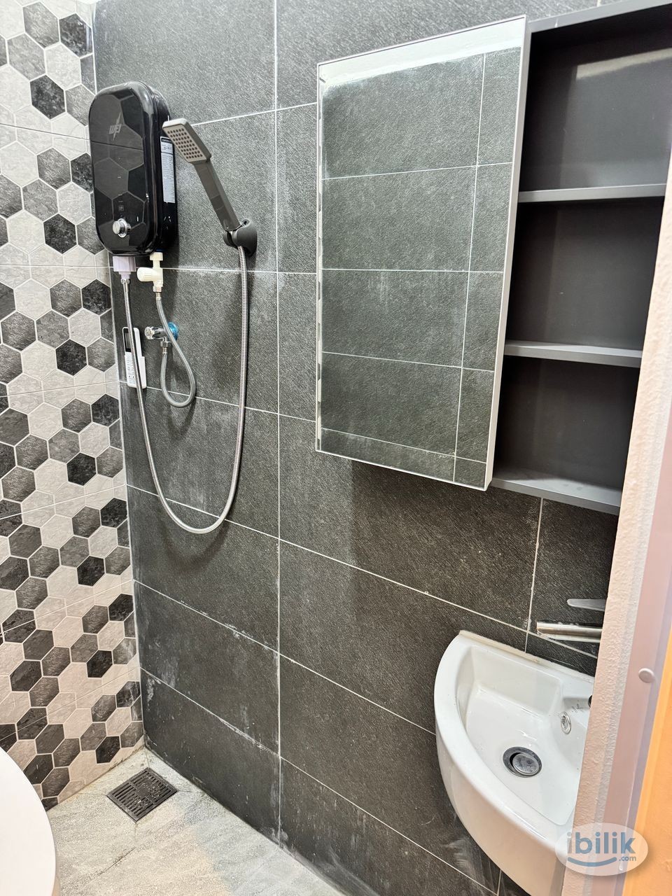 Master Room 🛏️ for Rent | Private Bathroom | Bandar Baru Permas Jaya Johor - Image 2