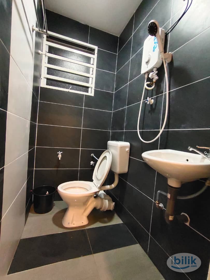 IPOH Master Bedroom attached Bathroom [Female room for Rent] ❣️ Strategic location, Taman Cempaka Ipoh Town, nearby Ipoh - Image 5