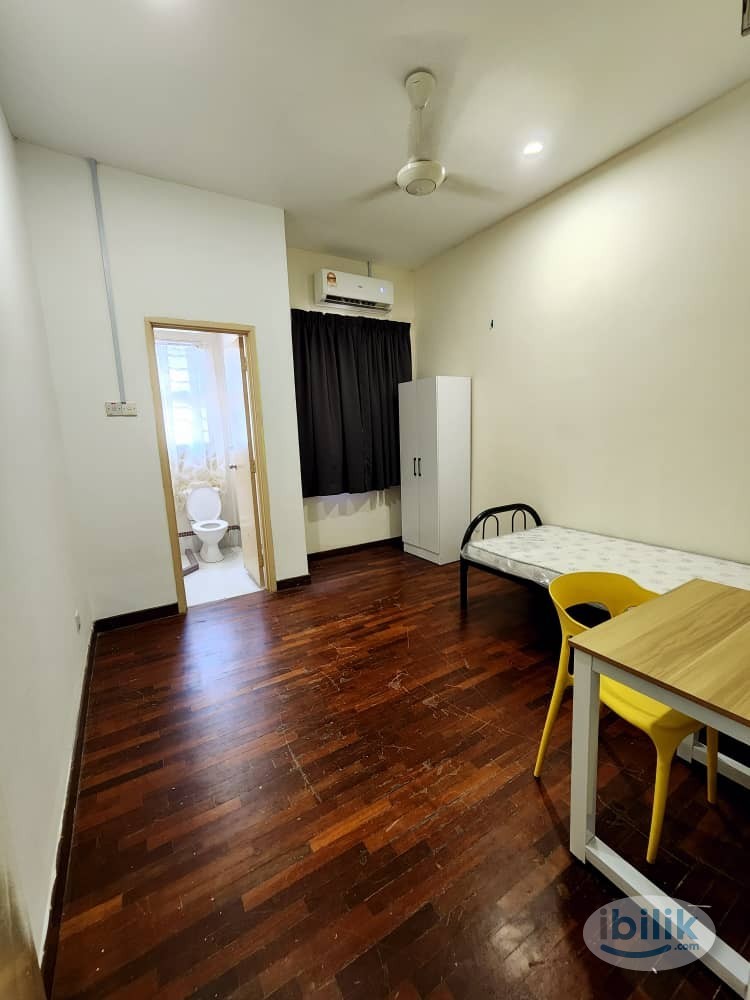 Middle Room at Kota Kemuning, Shah Alam - Image 1
