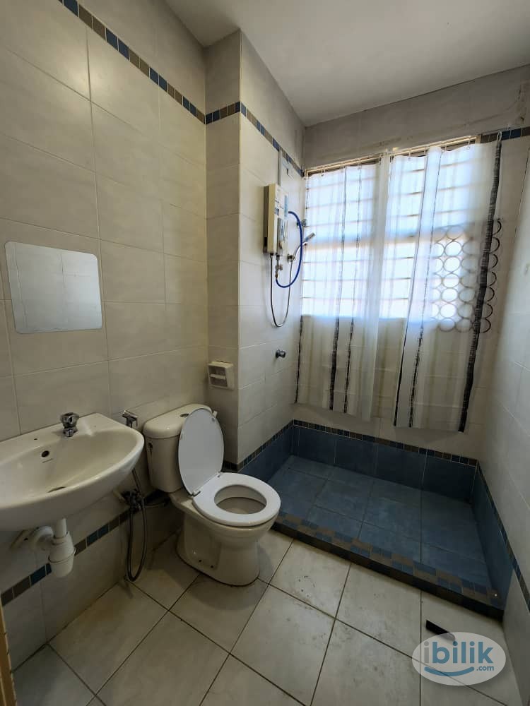 Middle Room at Kota Kemuning, Shah Alam - Image 4