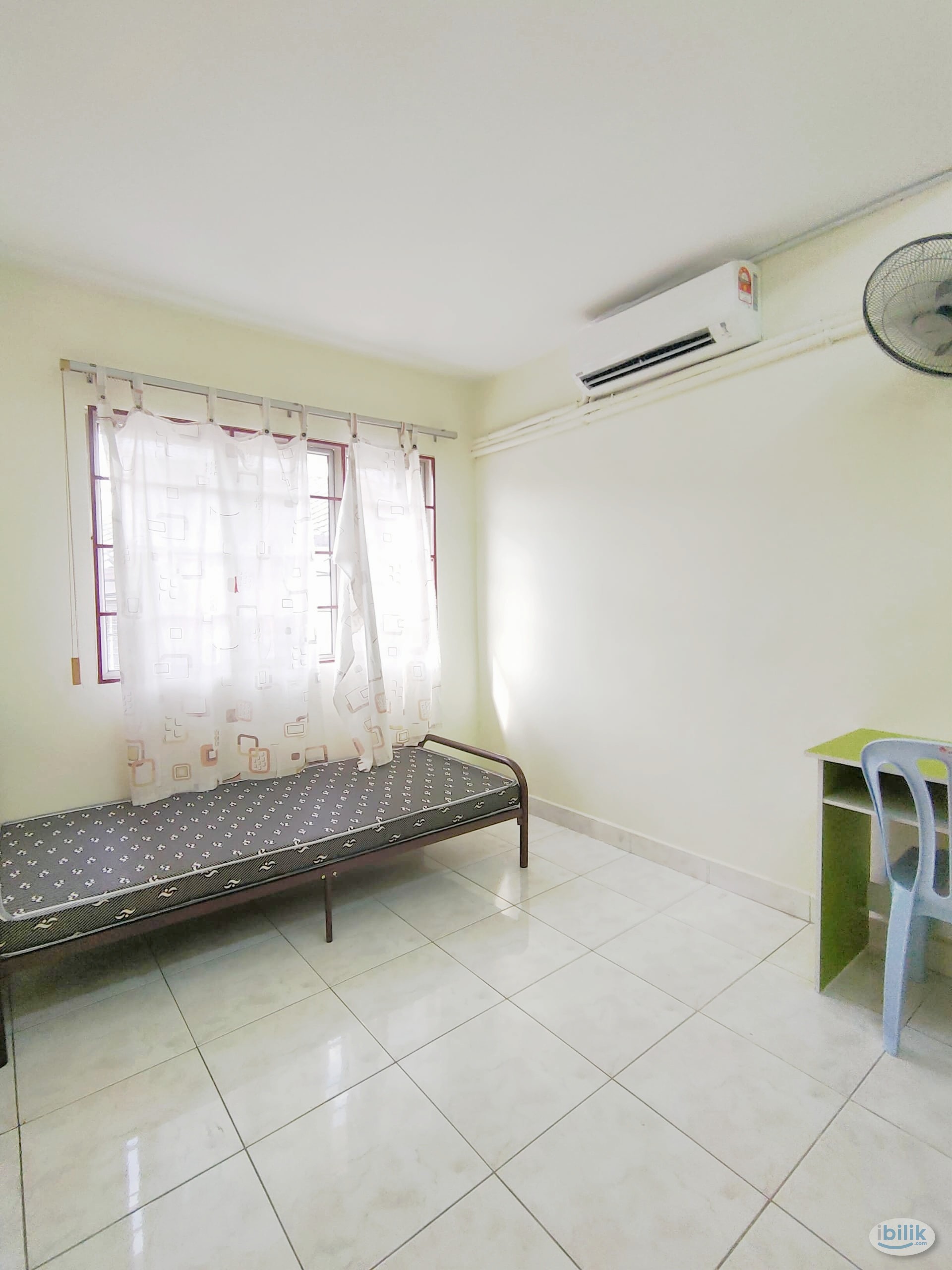 Middle Room at Cheras, Kuala Lumpur - Image 1